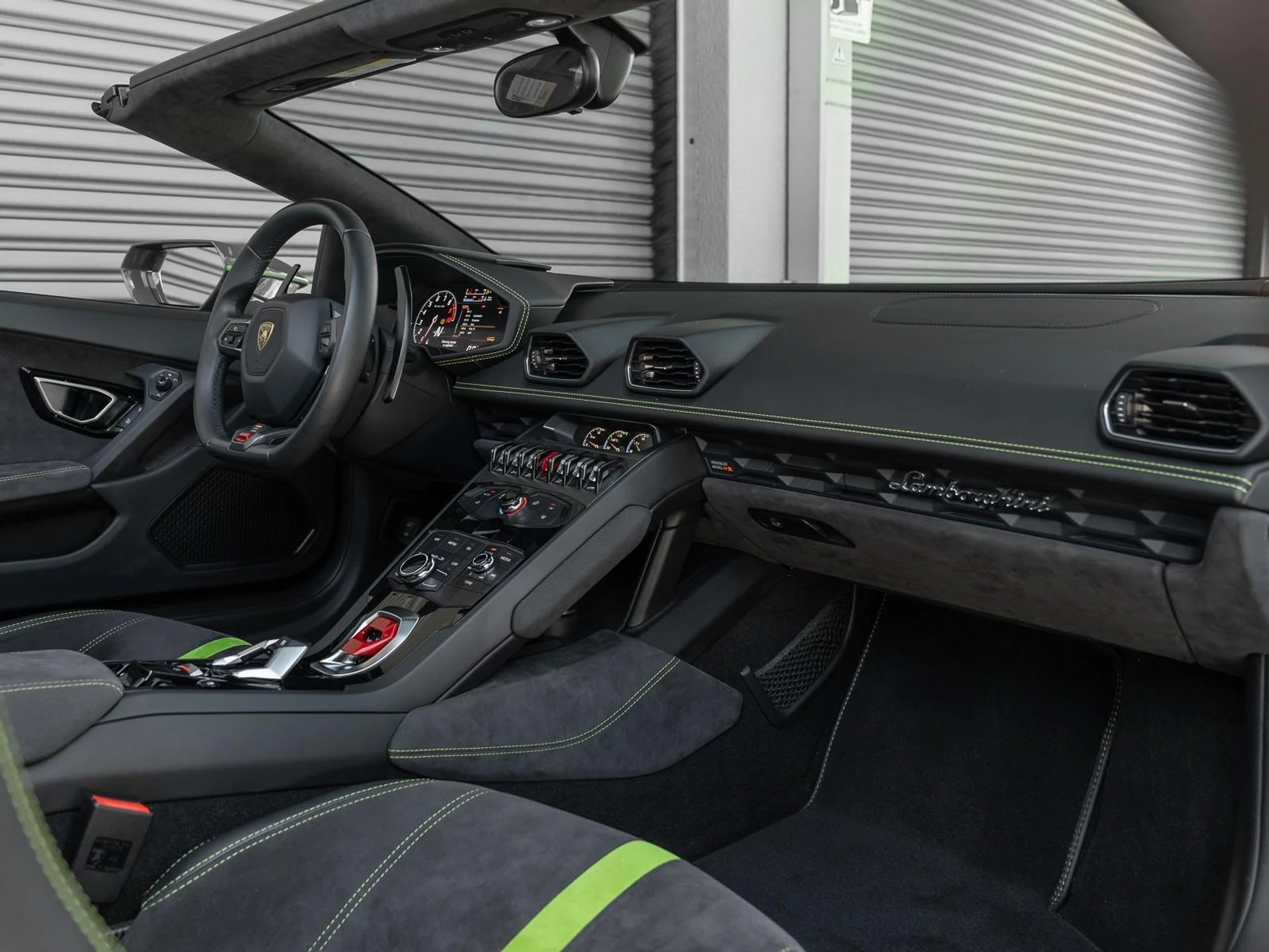 mph001_2641099419_Used_2016_Lamborghini_Huracan_LP_610_4_Spyder_1756498162_a02465b3b7