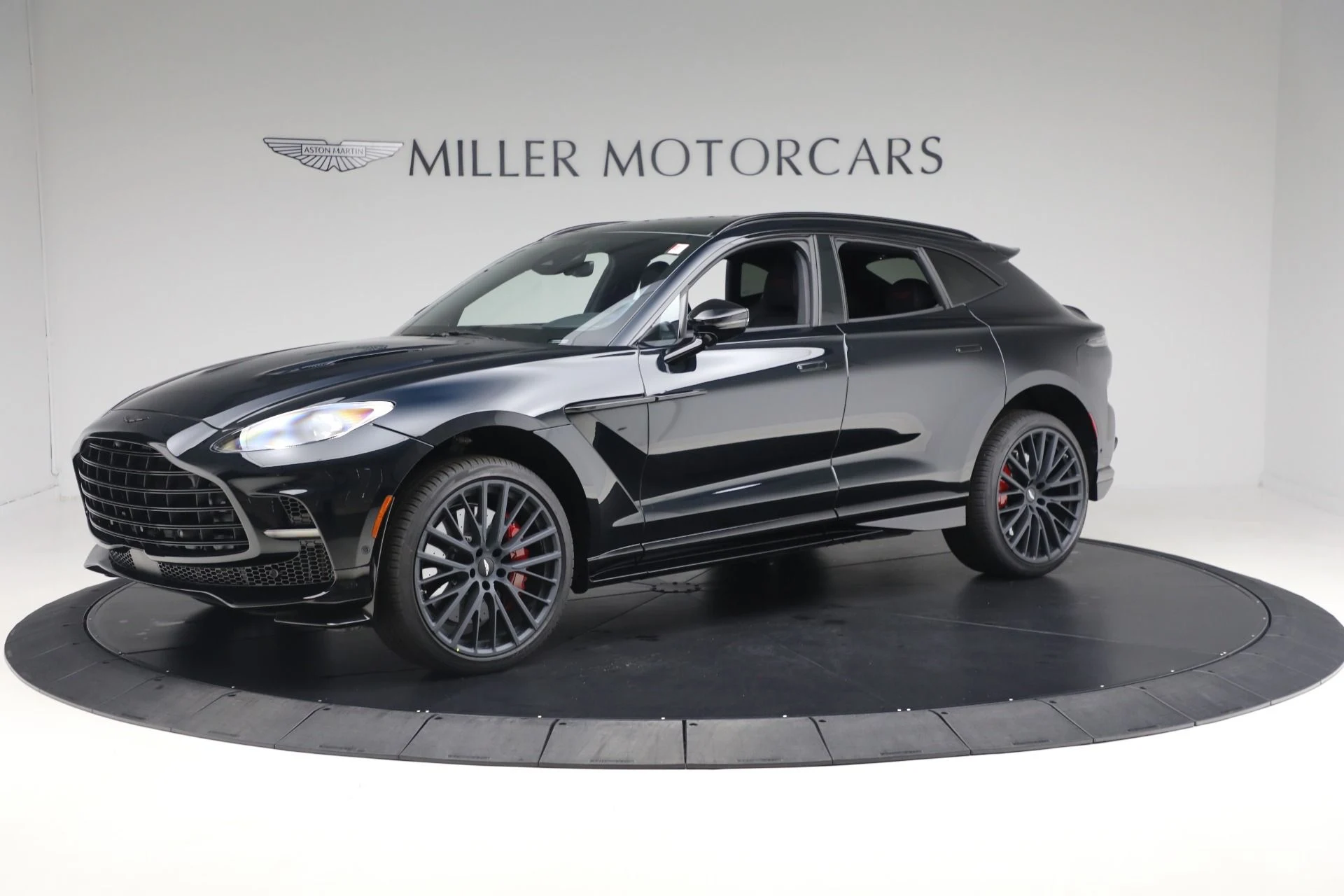 mph001_2648753849_New_2025_Aston_Martin_DBX_707_a1158688a4