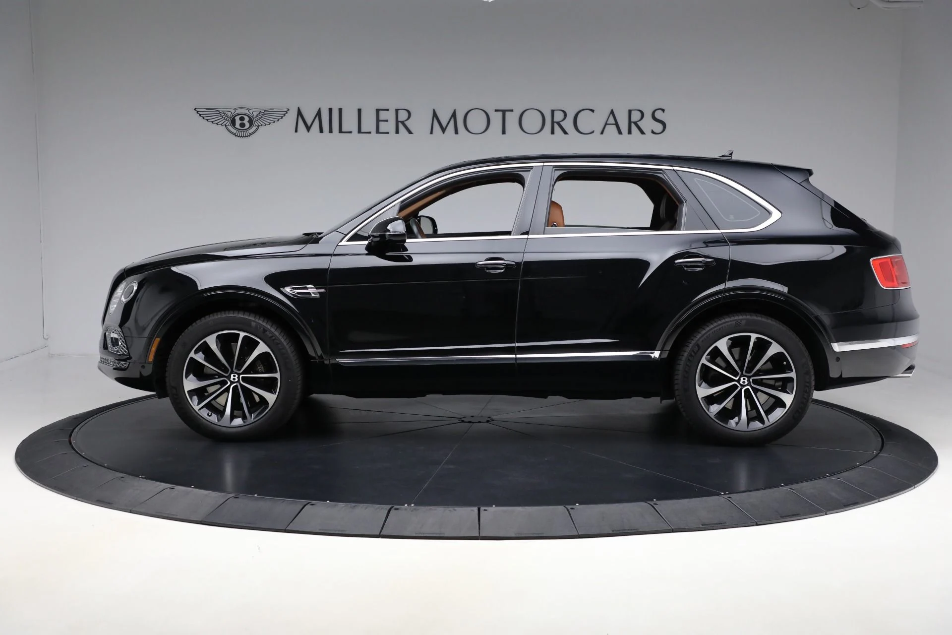 mph001_2650424294_Used_2018_Bentley_Bentayga_W12_Onyx_Edition_1763217114_d5b1f27354