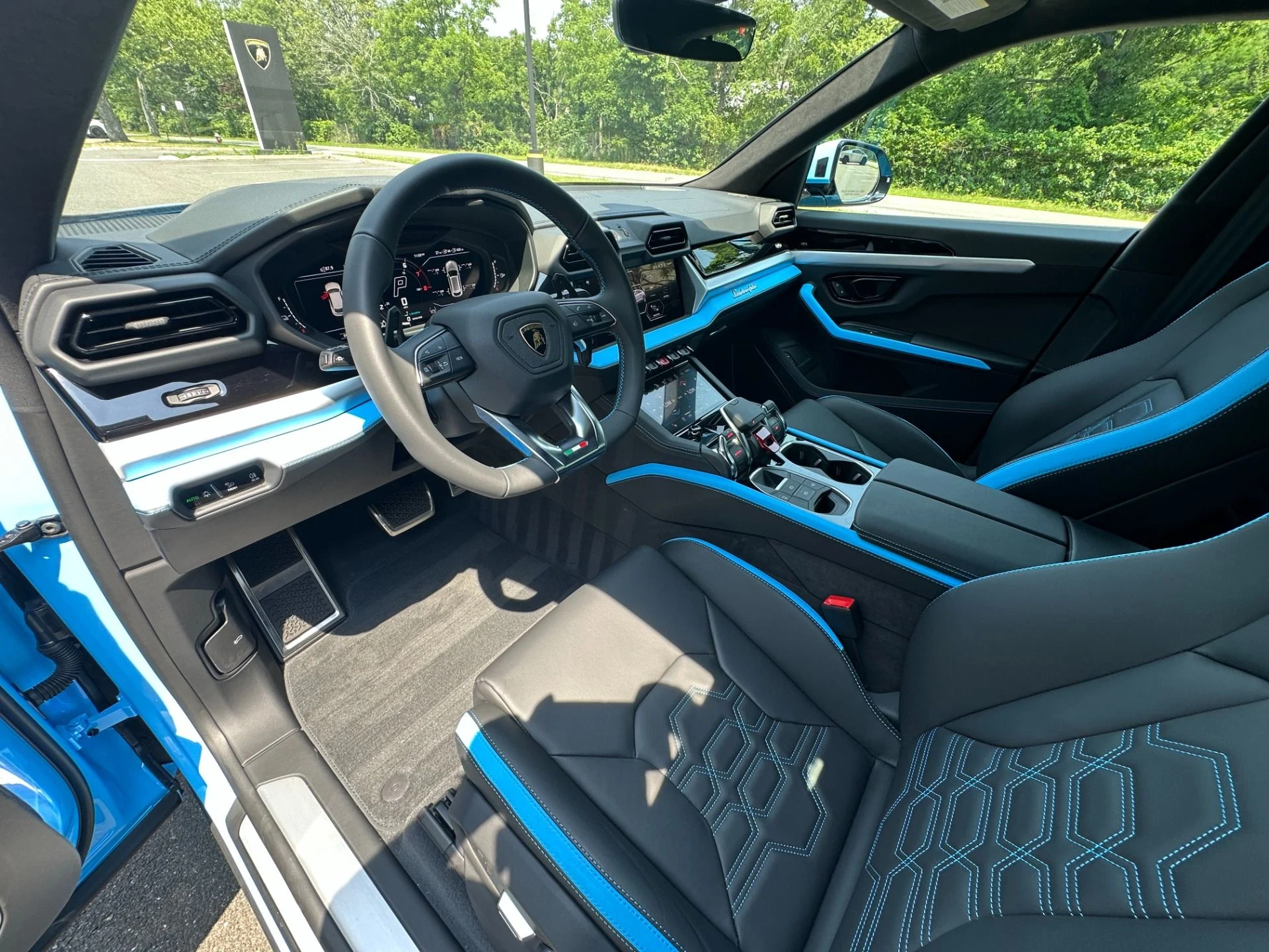 mph001_2660967450_Used_2026_Lamborghini_Urus_SE_1783978520_30dbeebe56