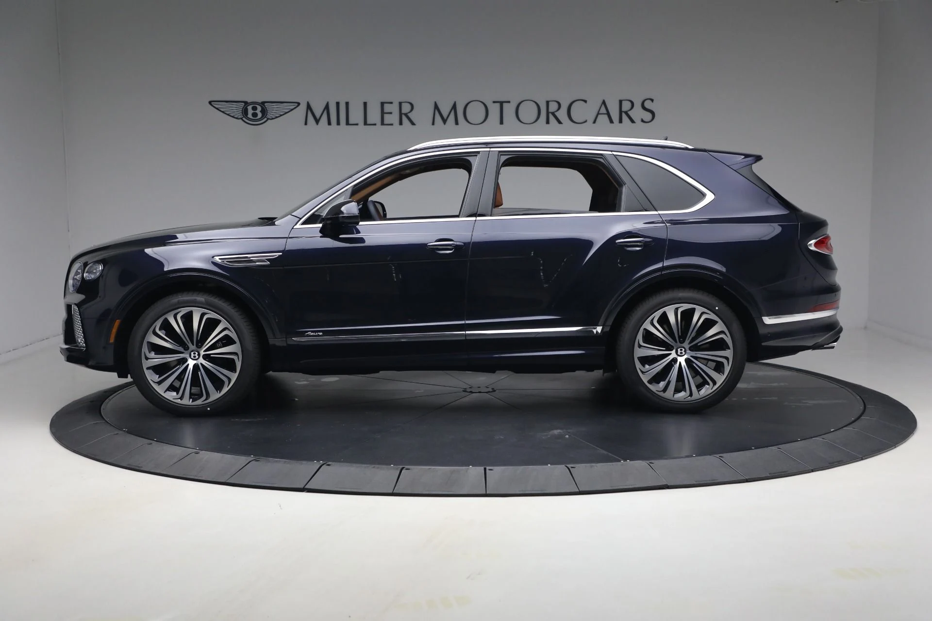 mph001_2663304033_New_2026_Bentley_Bentayga_Azure_V8_1781035645_7adf0b466f