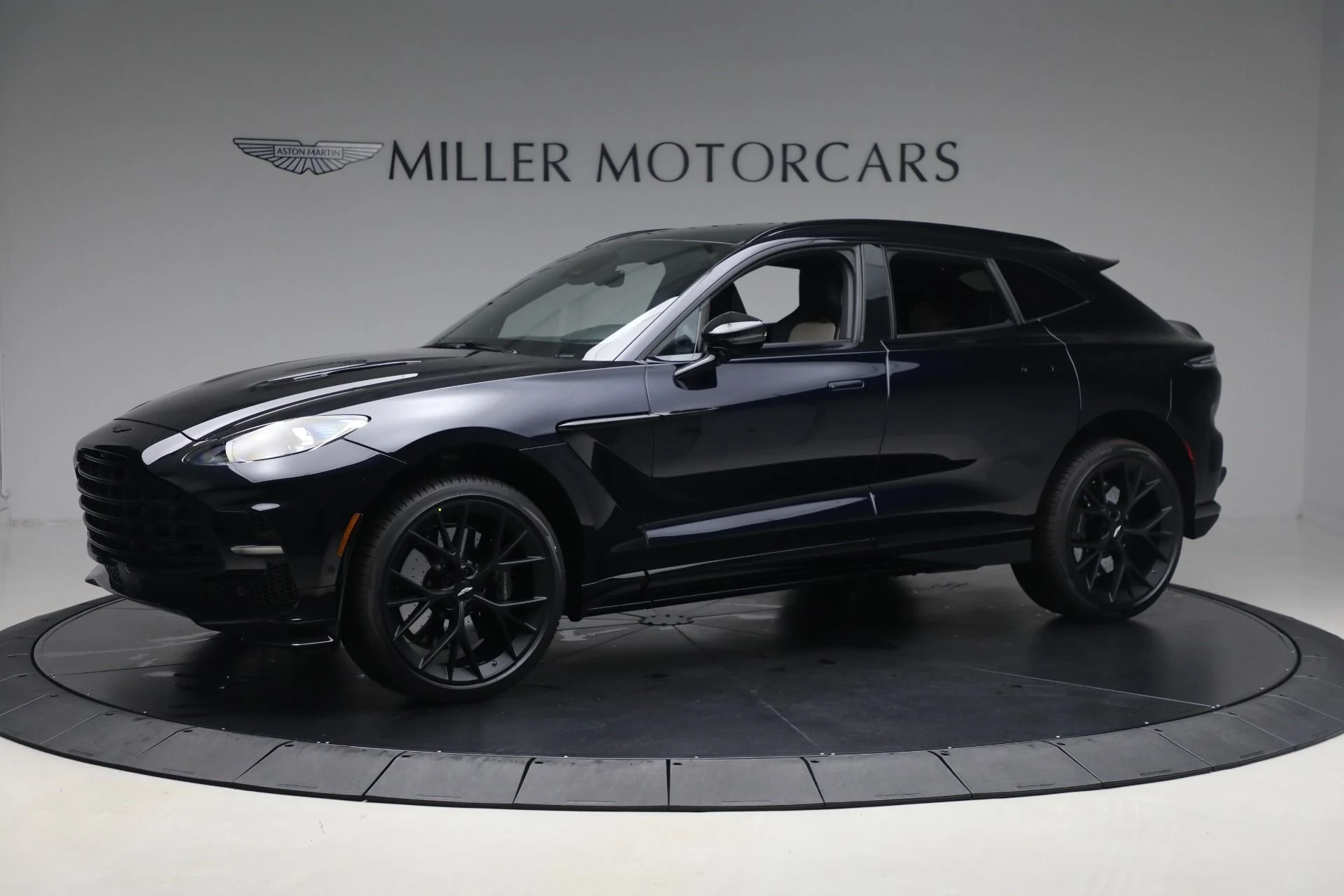 mph001_2670219485_New_2025_Aston_Martin_DBX_707_f53cd9c1b1
