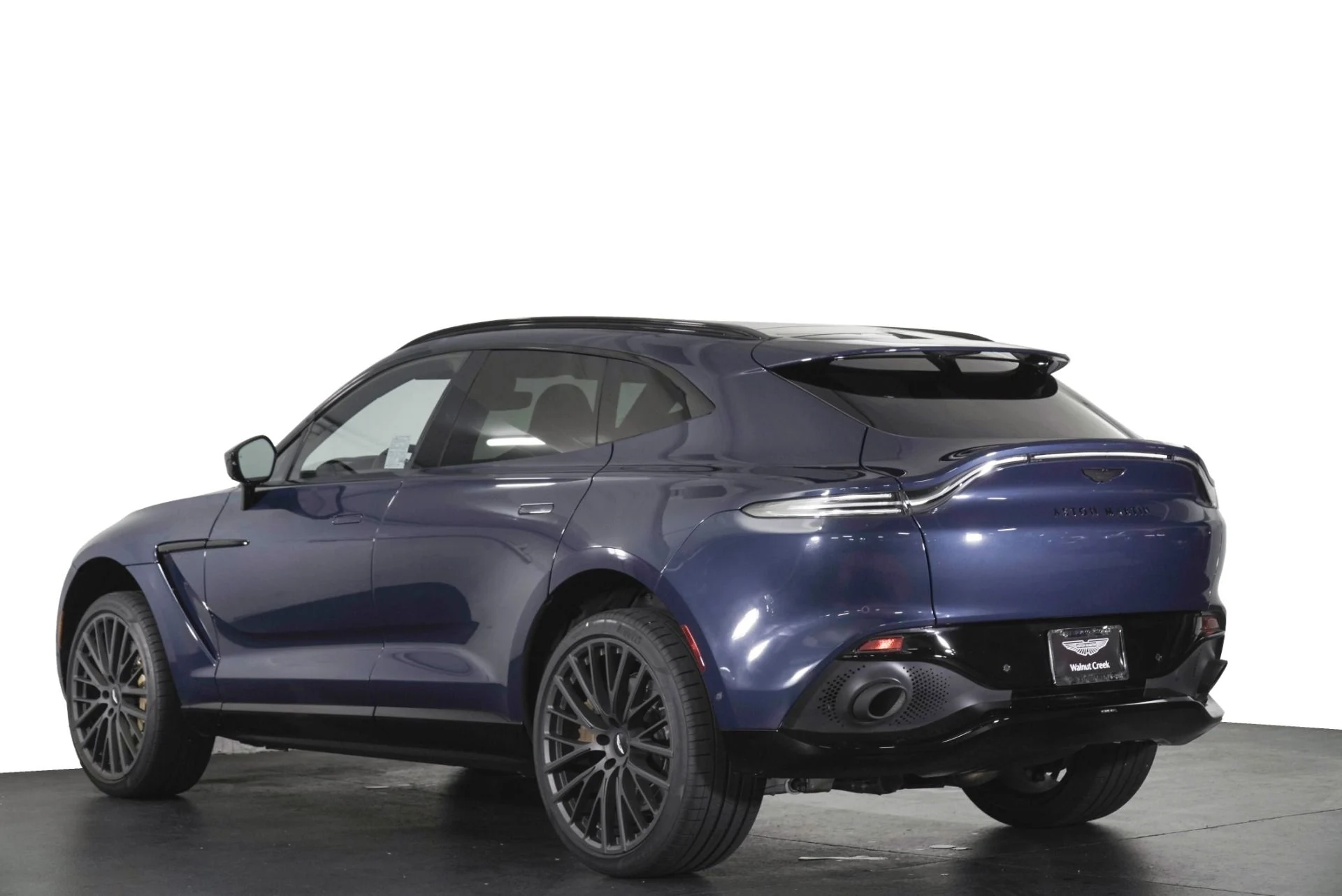 mph001_2672778987_Used_2022_Aston_Martin_DBX_1781165233_4d41acec4a