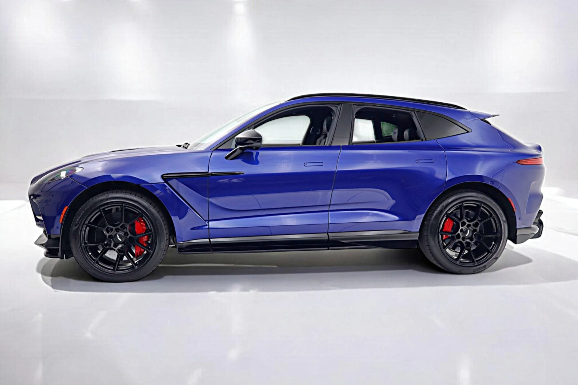 mph001_2679413492_Used_2023_Aston_Martin_DBX_707_1b3f218198