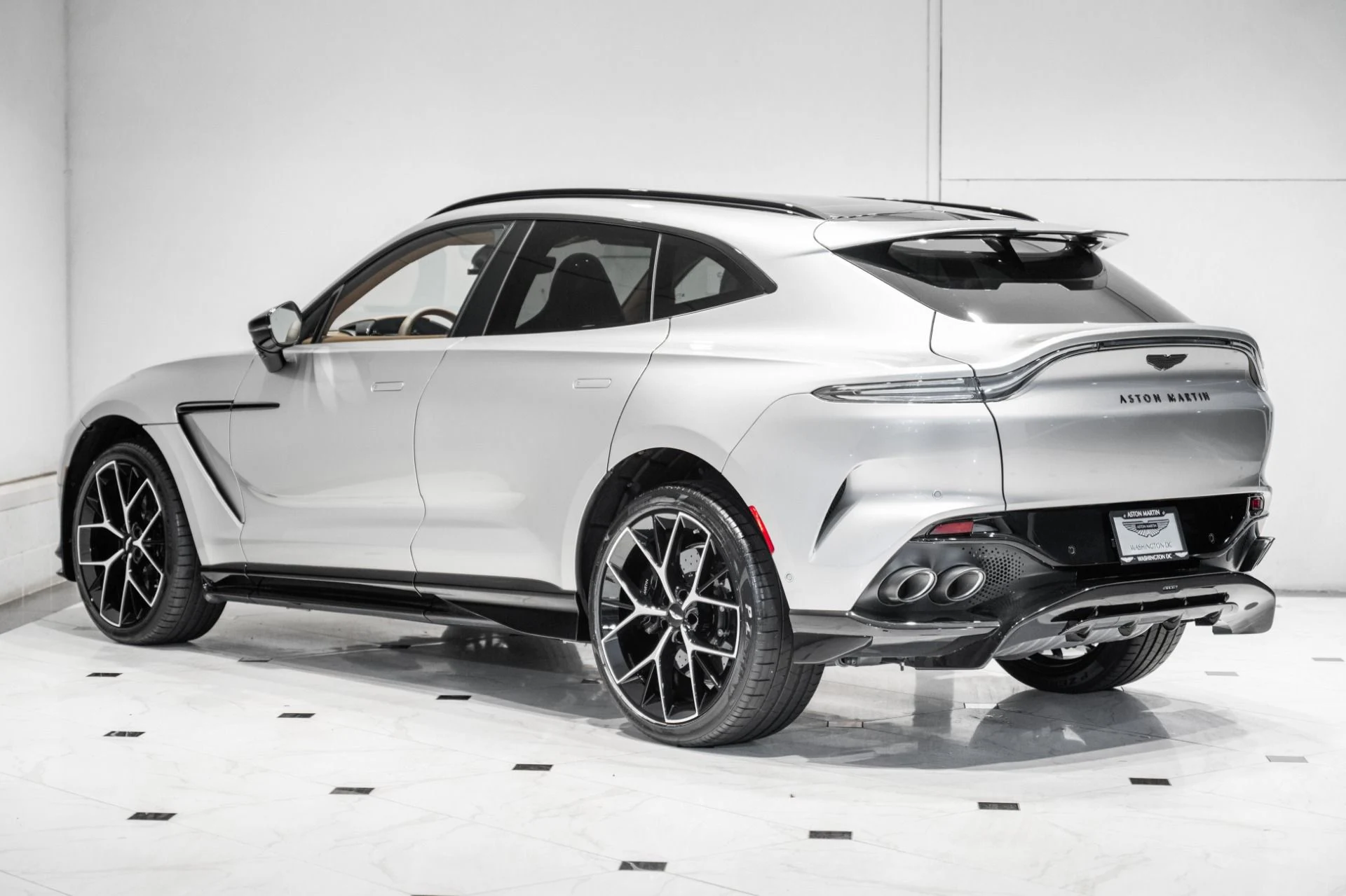 mph001_2683417580_New_2026_Aston_Martin_DBX_707_1786372165_487468b7da