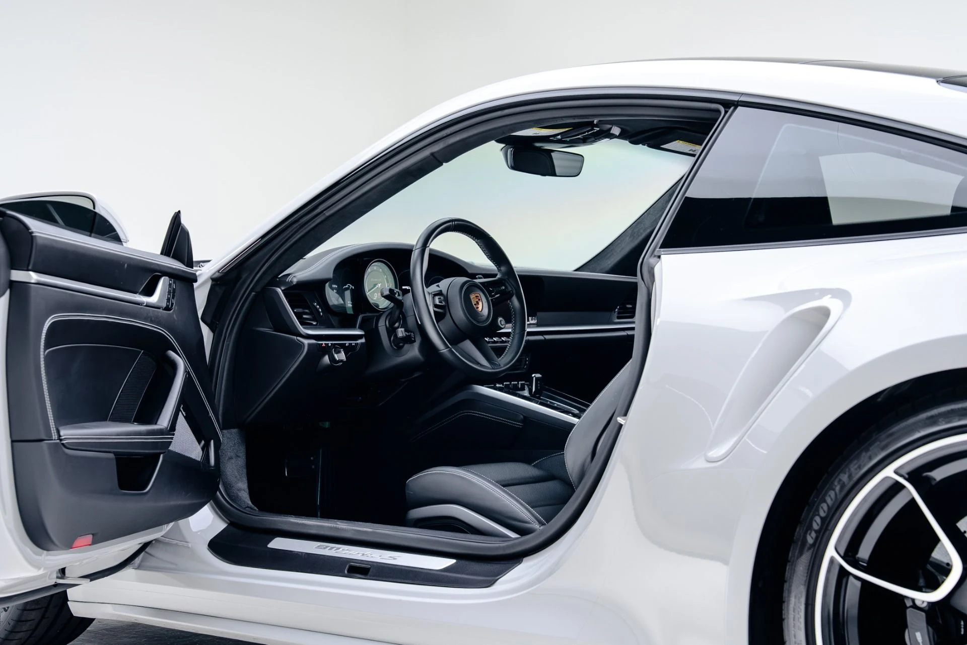 mph001_2684347621_Used_2022_Porsche_911_Turbo_S_1774378410_a65a37f920