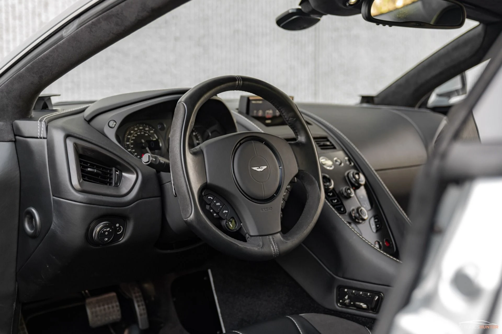 mph001_2688926002_Used_2014_Aston_Martin_Vanquish_Iconic_Skyfall_Silver_w_One77_Steering_Wheel_Carbon_Roof_1721934406_57117cc9c3
