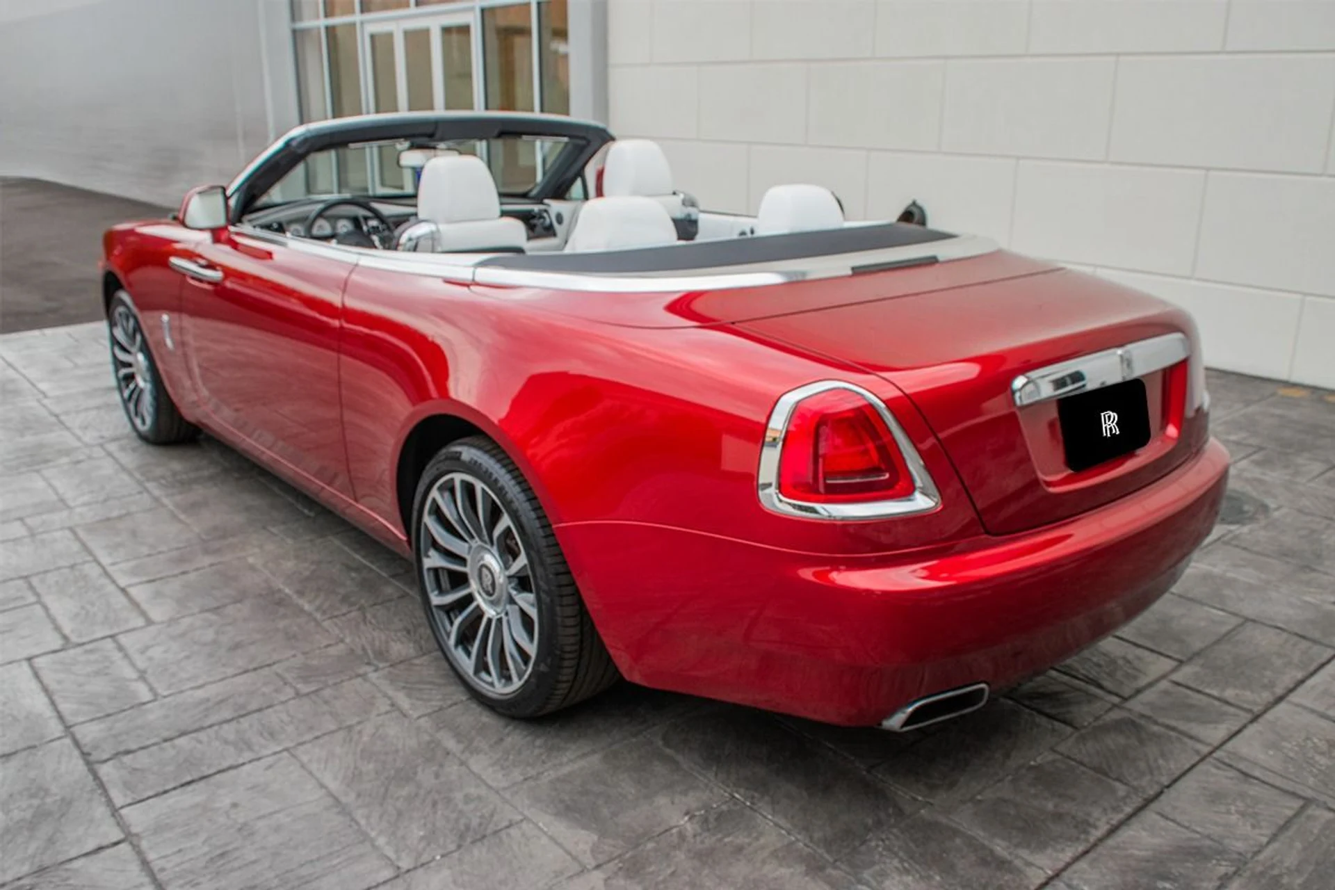 mph001_2691963046_Used_2018_Rolls_Royce_Dawn_1730954781_425211c486