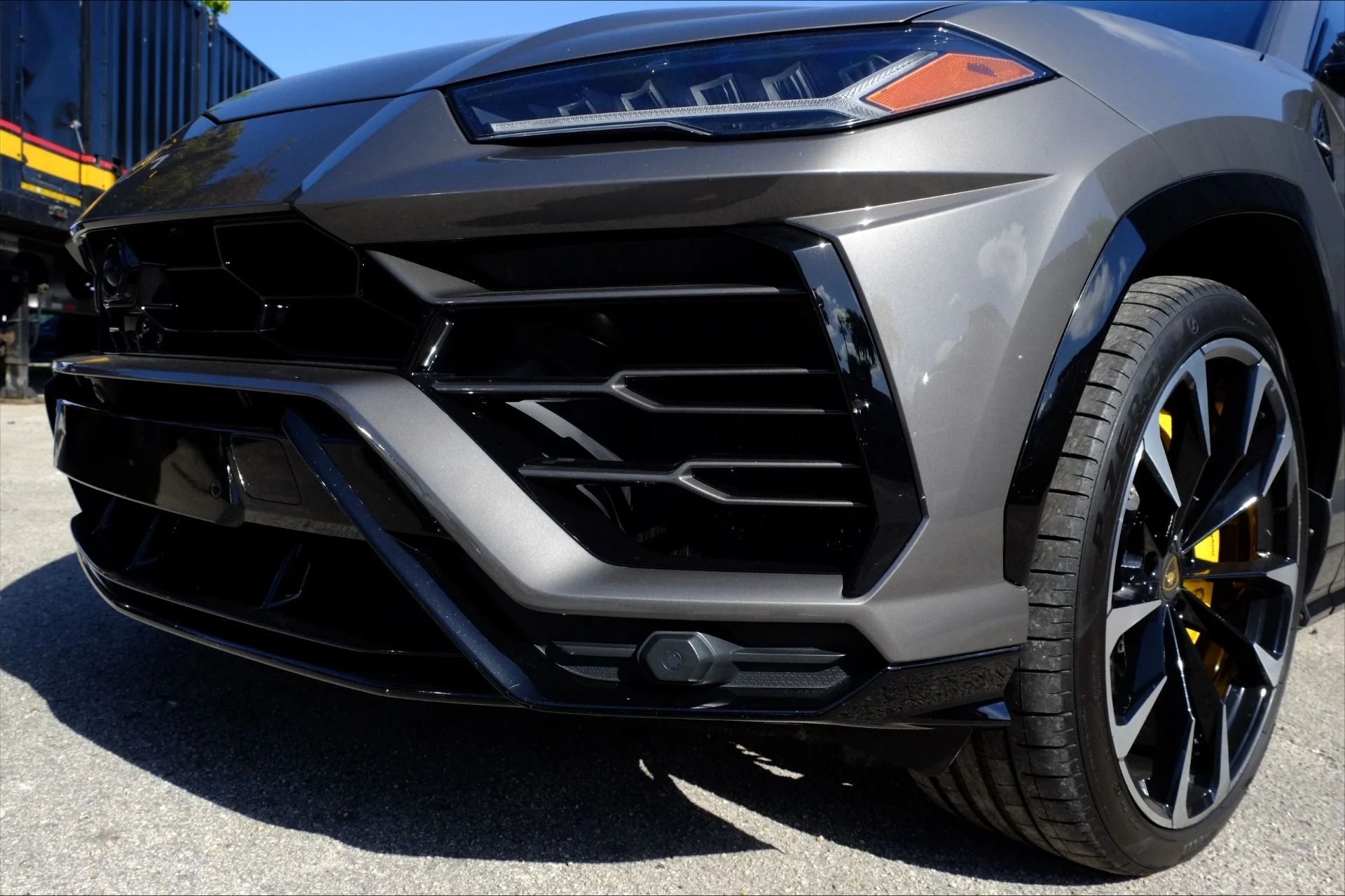 mph001_2692241659_Used_2021_Lamborghini_Urus_1776122287_54b5997039