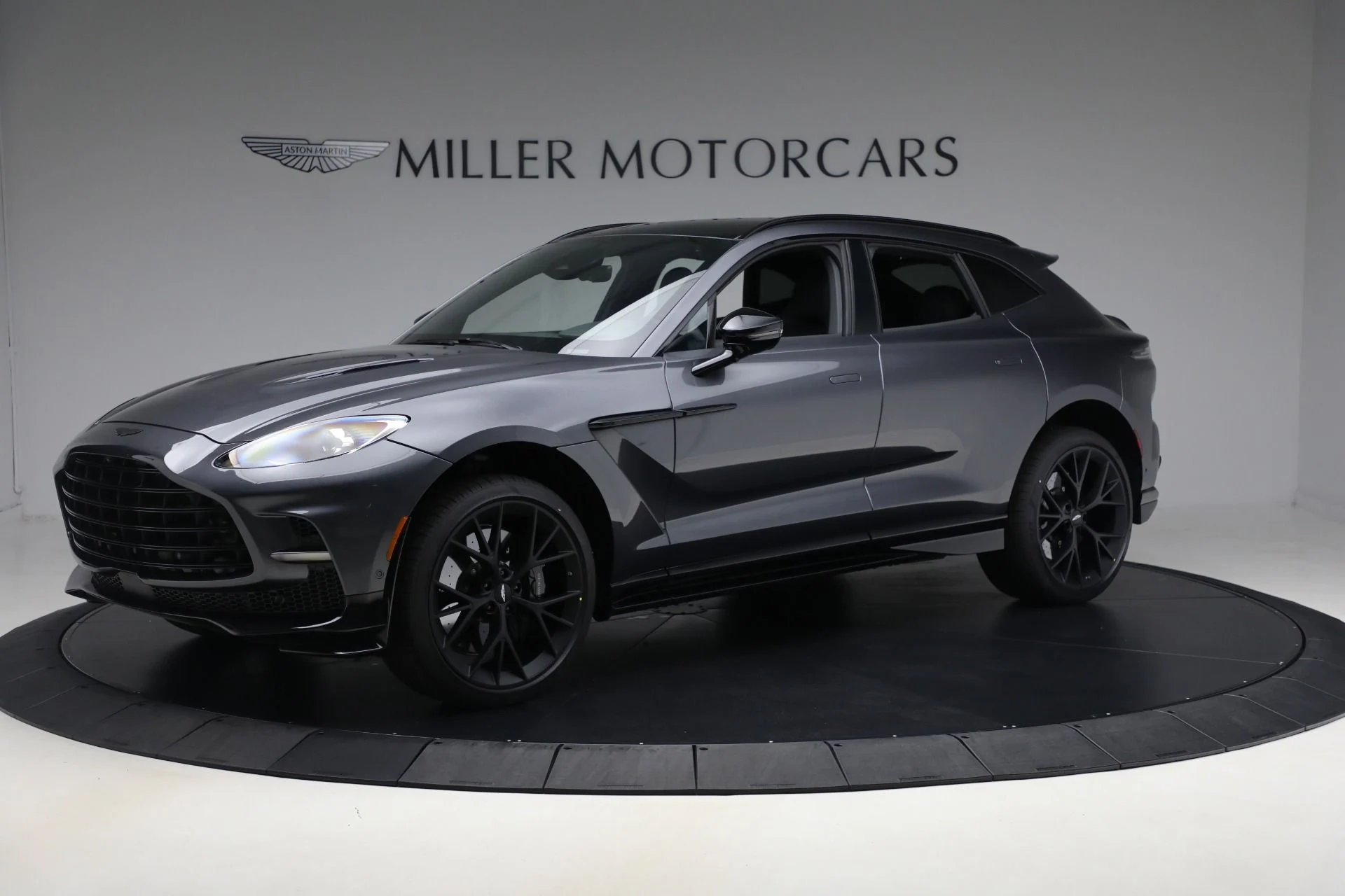 mph001_2697453645_New_2025_Aston_Martin_DBX_707_5cbd4a21c2