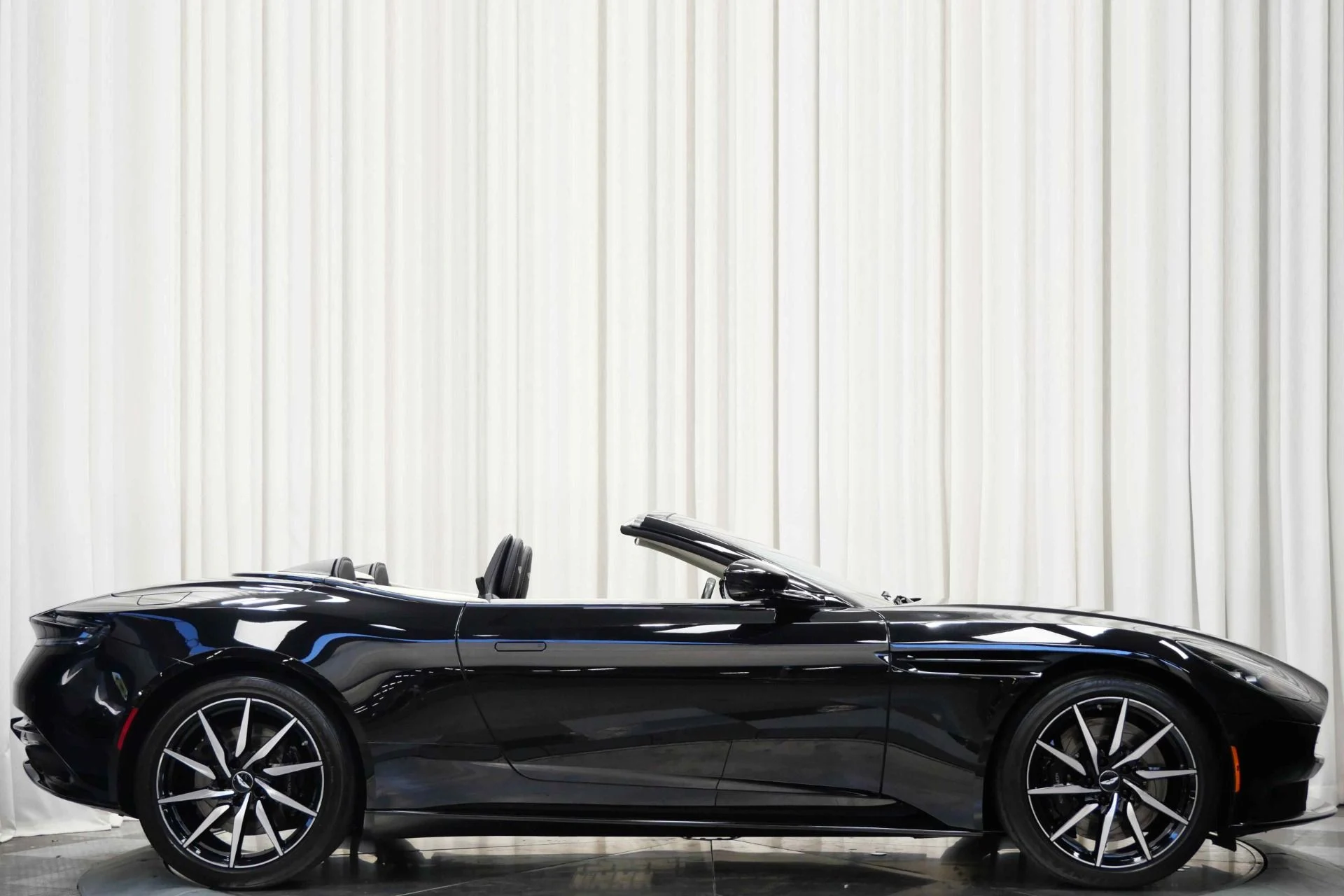 mph001_2715163397_Used_2021_Aston_Martin_DB_11_Volante_1760108226_f1aa2c68af