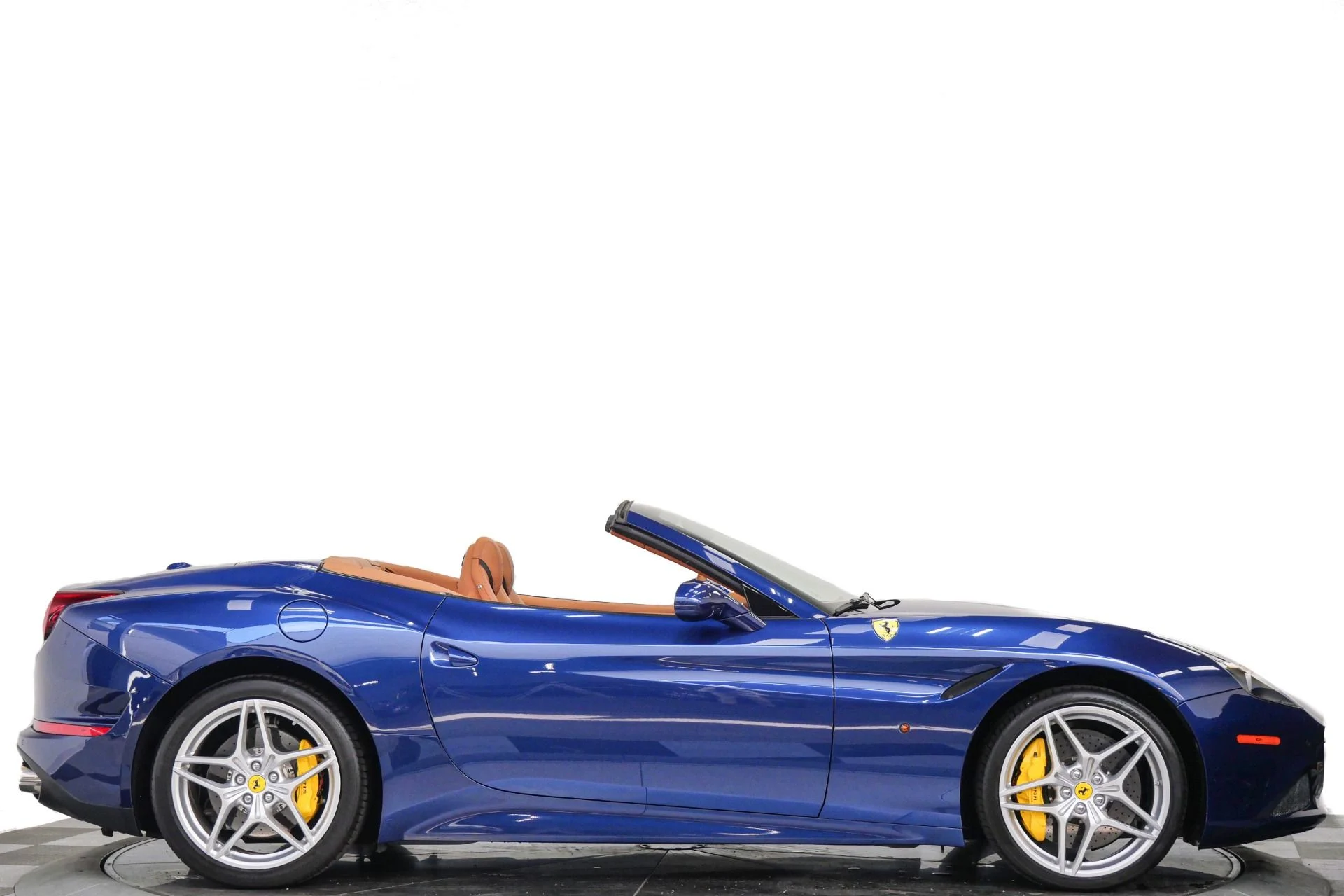mph001_2717839246_Used_2017_Ferrari_California_T_553_Horsepower_Ventilated_Seats_Low_Miles_1780071789_1c1728af36