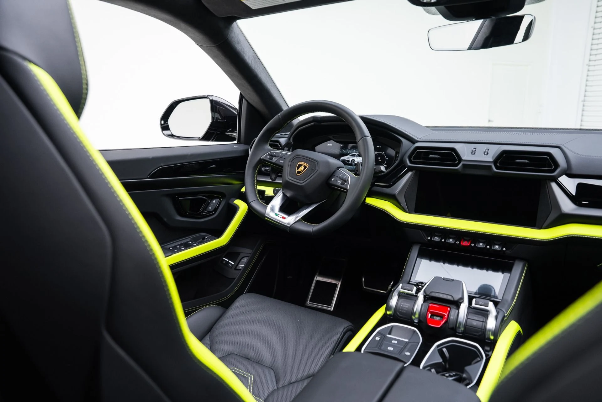 mph001_2718304419_Used_2025_Lamborghini_Urus_SE_1767912107_a57c7bab09