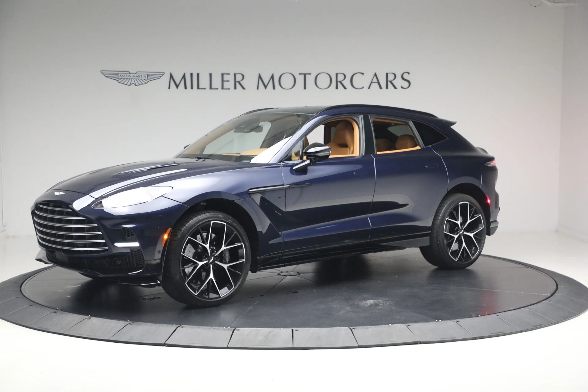 mph001_2723530682_Used_2026_Aston_Martin_DBX_707_1780937341_c5cc6ddf28
