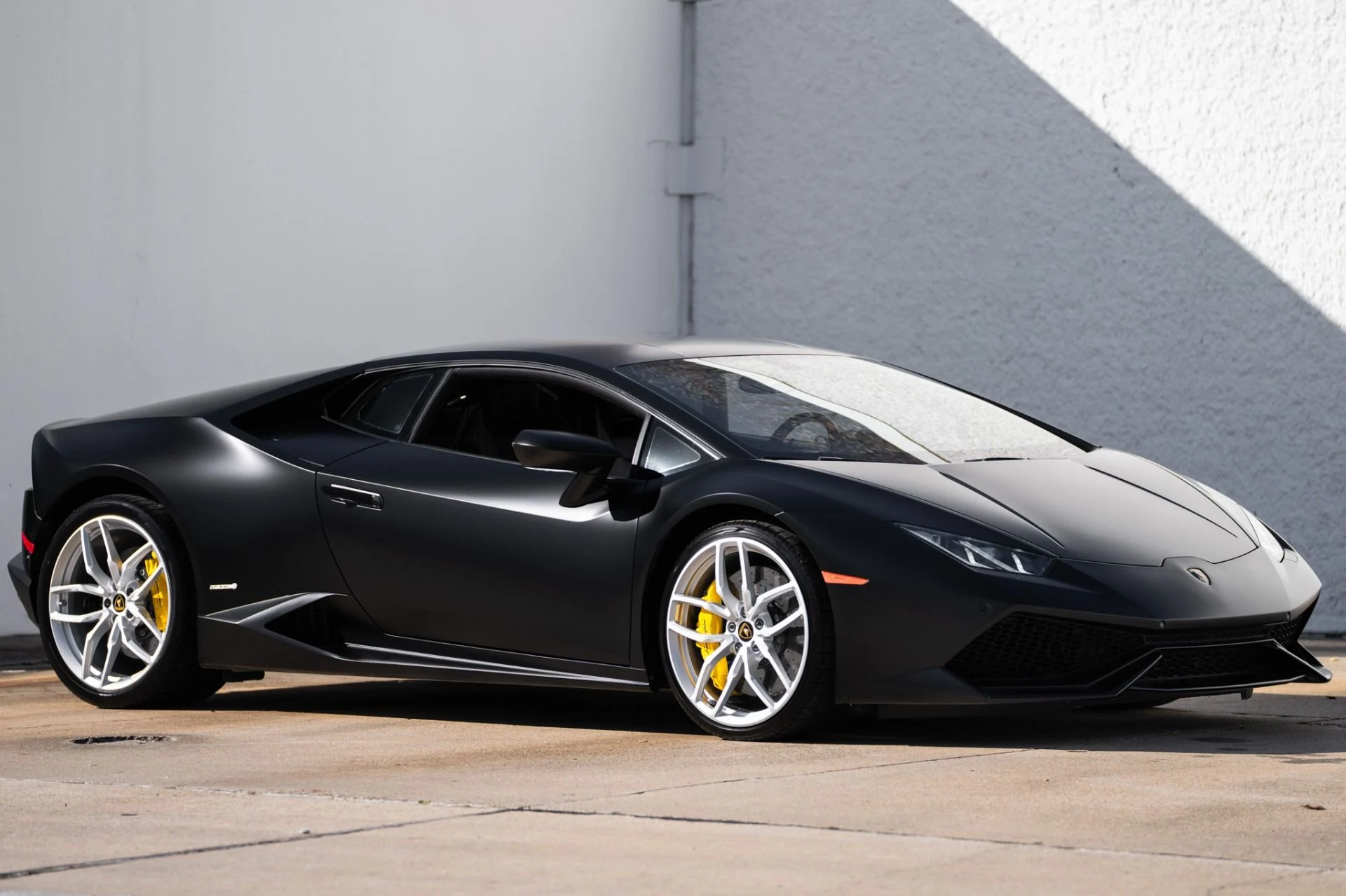 mph001_2728175489_Used_2015_Lamborghini_Huracan_LP_610_4_1768245751_3b7aaee3af