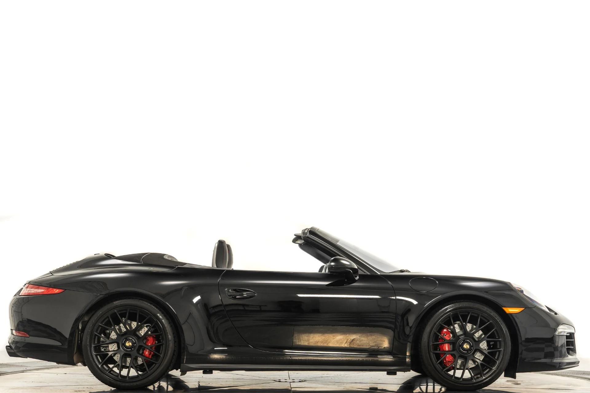 mph001_2731643800_Used_2016_Porsche_911_Carrera_GTS_Cabriolet_18_Way_Seats_GTS_Interior_in_Leather_and_Alcantara_1758127640_ab791e5d88