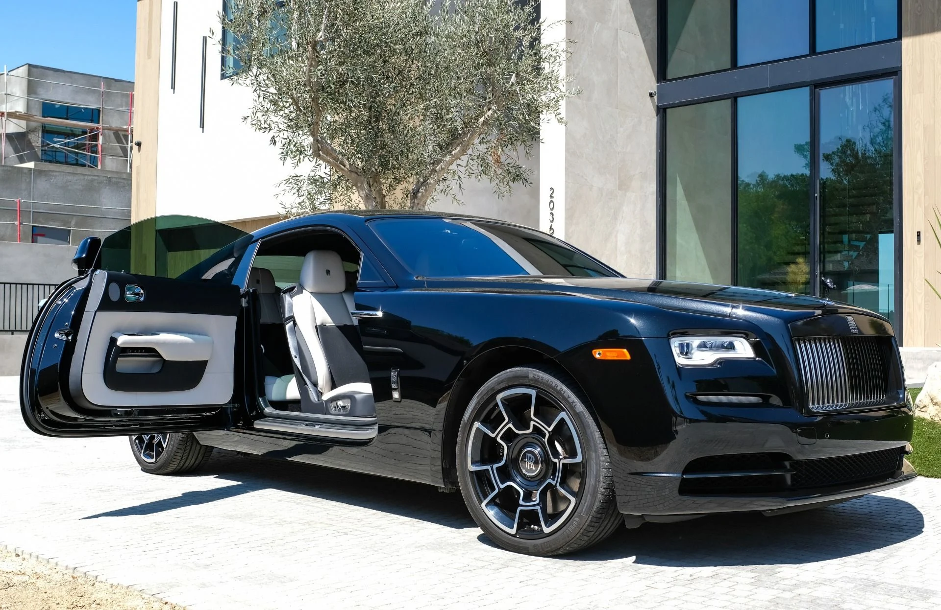 mph001_2739725572_Used_2017_Rolls_Royce_Wraith_1753316399_92b84756d9