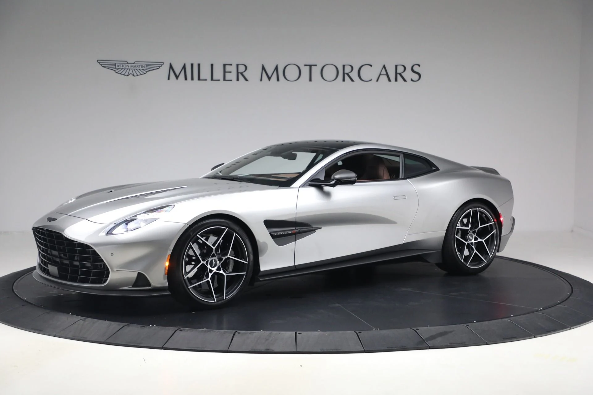 mph001_2740013485_Used_2025_Aston_Martin_Vanquish_1791232652_157615e5ff