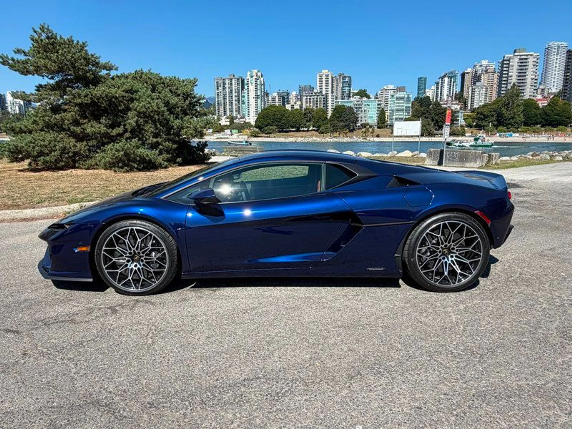 mph001_2740706986_38945272_03505_2026_lamborghini_temerario_002_6f449bfd99