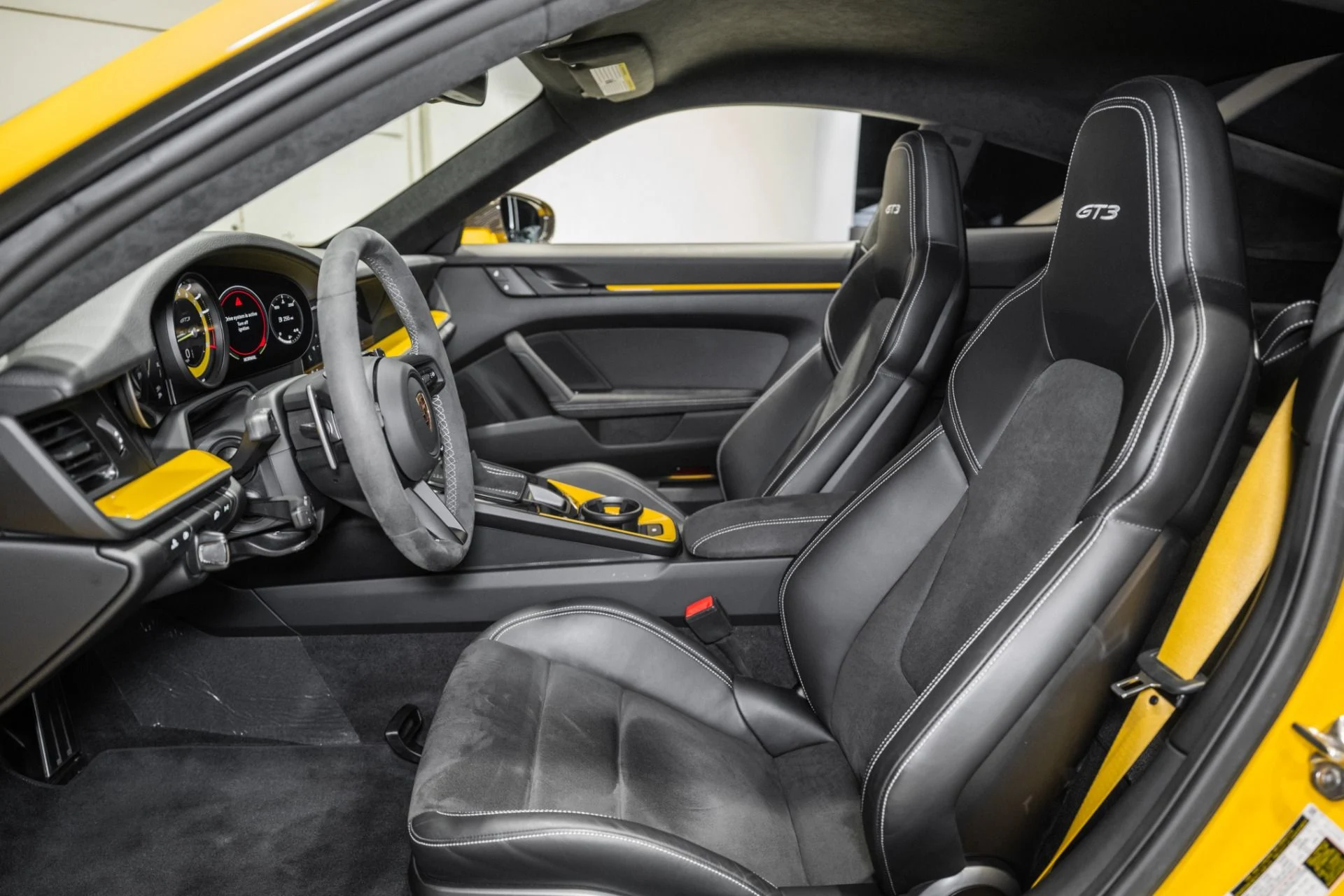 mph001_2764242647_Used_2022_Porsche_911_GT_3_1764089810_e5259ce009