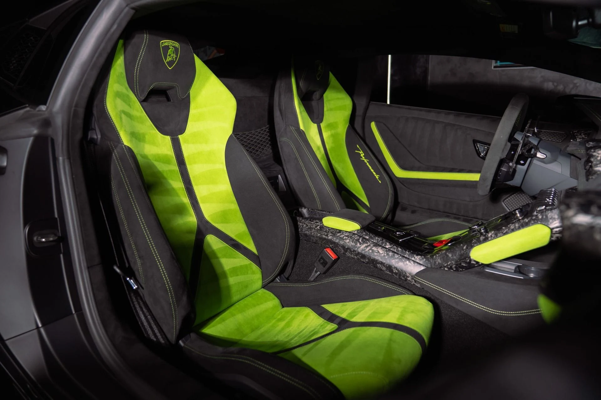 mph001_2769976743_Used_2018_Lamborghini_Huracan_LP_640_4_Performante_Ad_Personam_Paint_and_Interior_Massive_Sticker_1791560590_c764095383