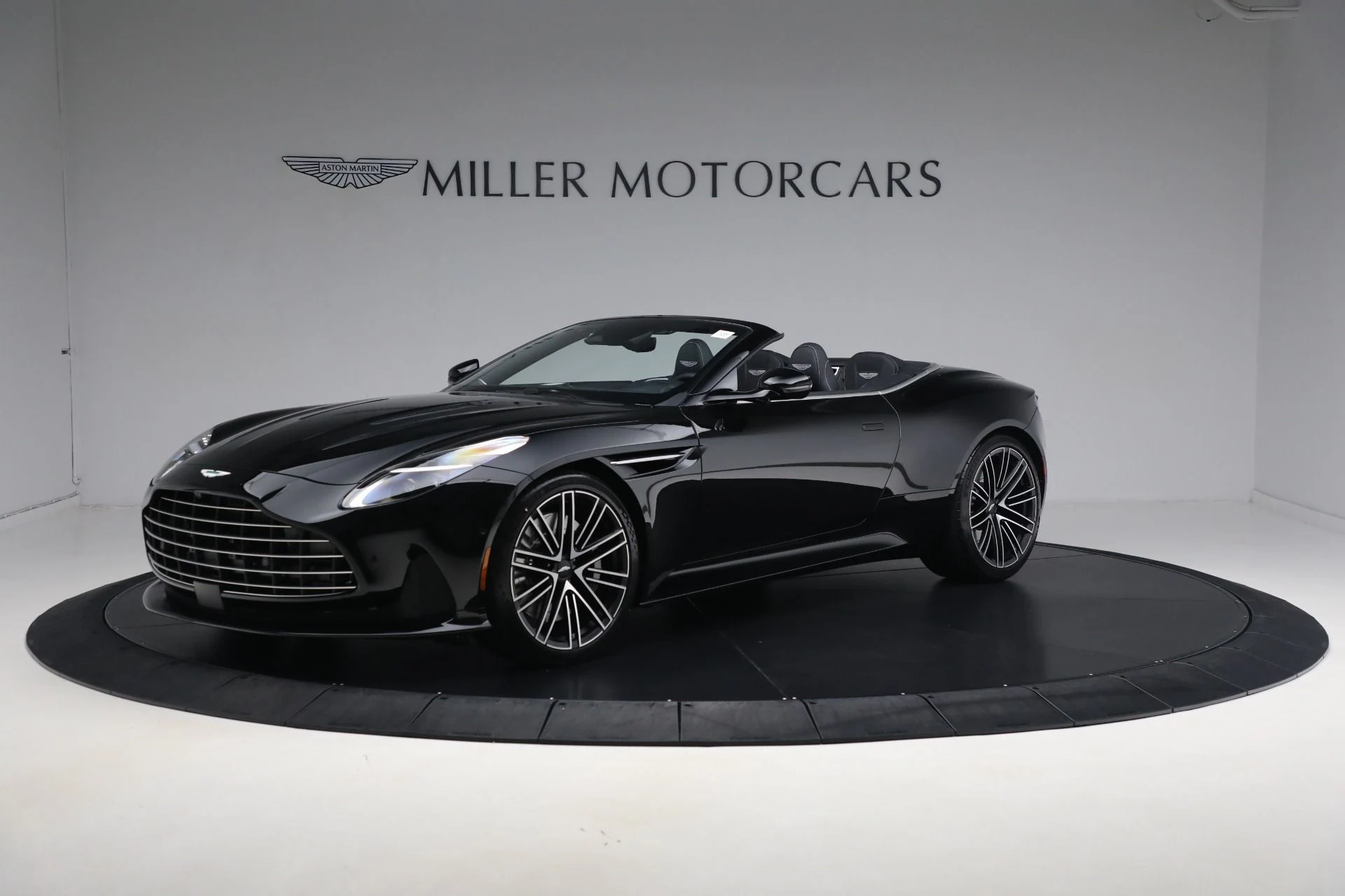 mph001_2776802051_New_2025_Aston_Martin_DB_12_Volante_de2735171c