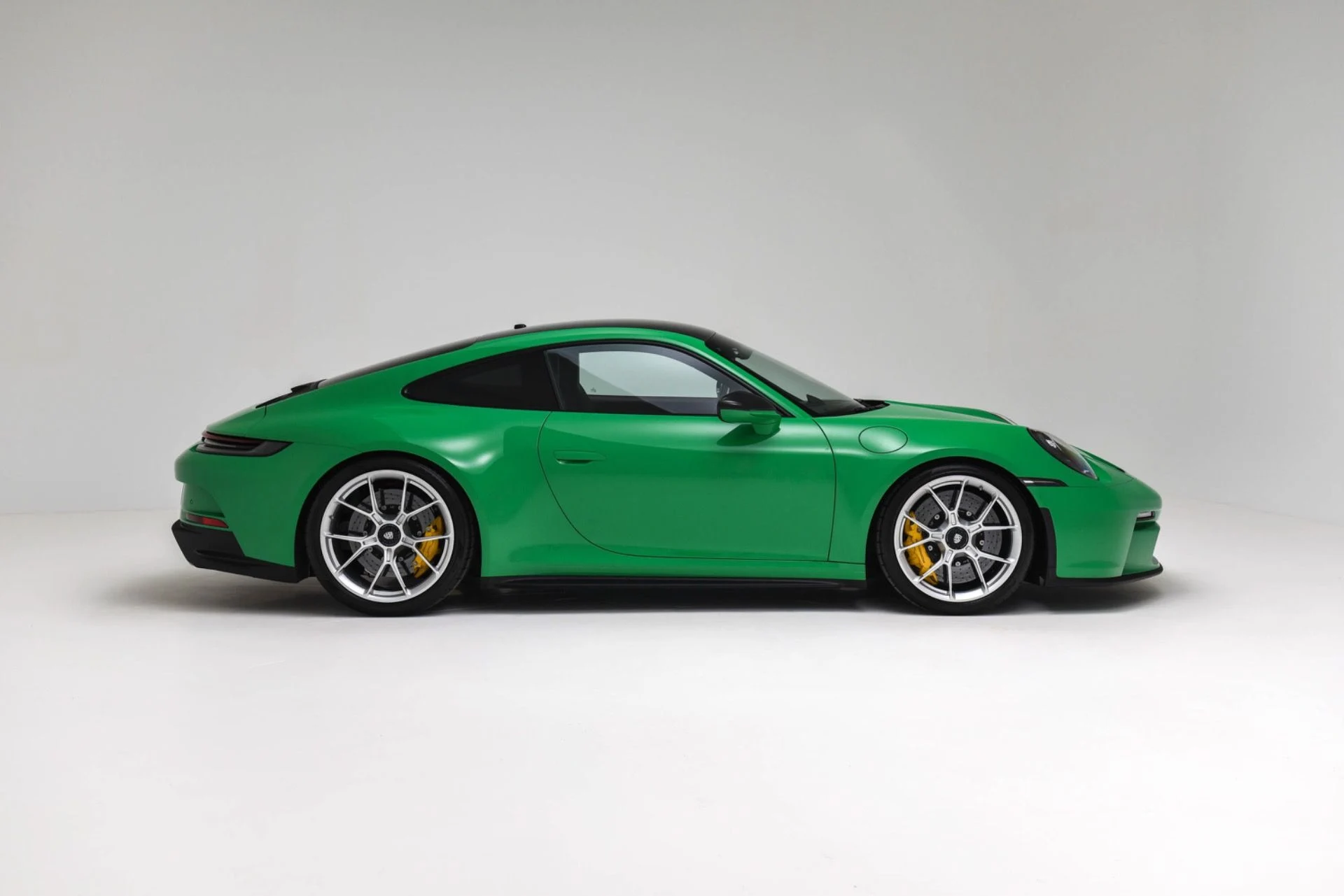 mph001_2778998681_Used_2022_Porsche_911_GT_3_Touring_1775584406_62e34455b7