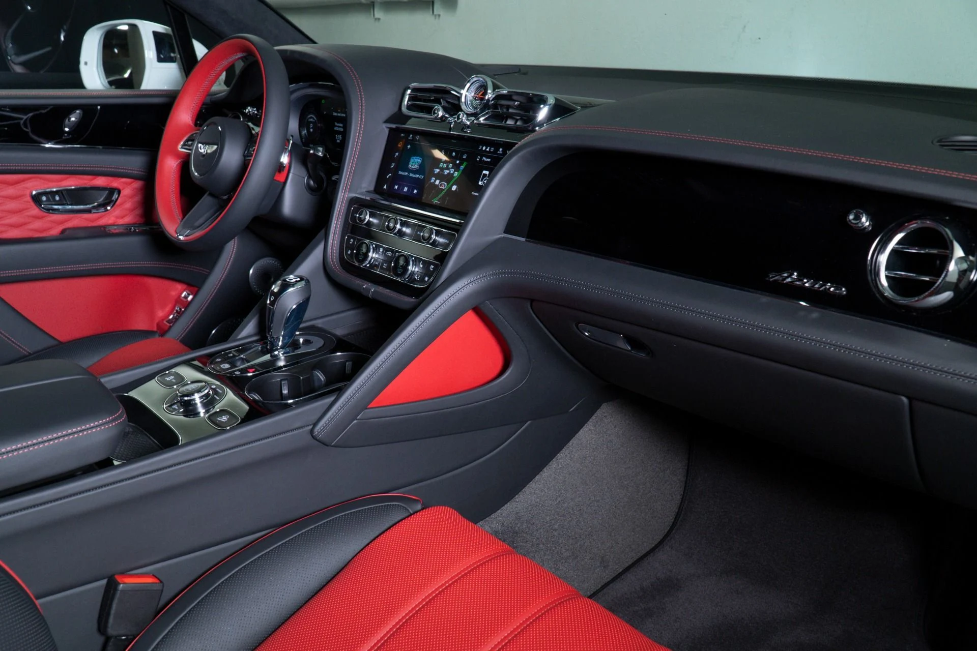 mph001_2789406800_New_2026_Bentley_Bentayga_AZURE_1777652662_70ab36c644