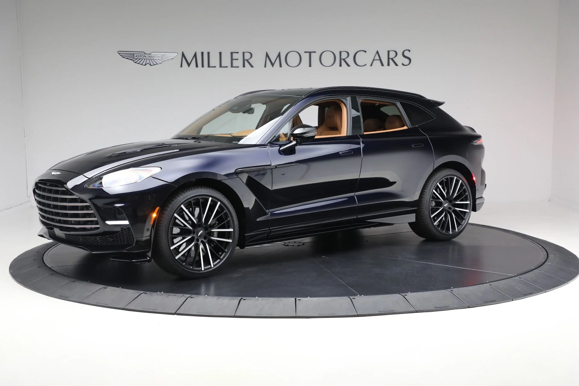 mph001_2802023814_New_2025_Aston_Martin_DBX_707_7e2c1004e0