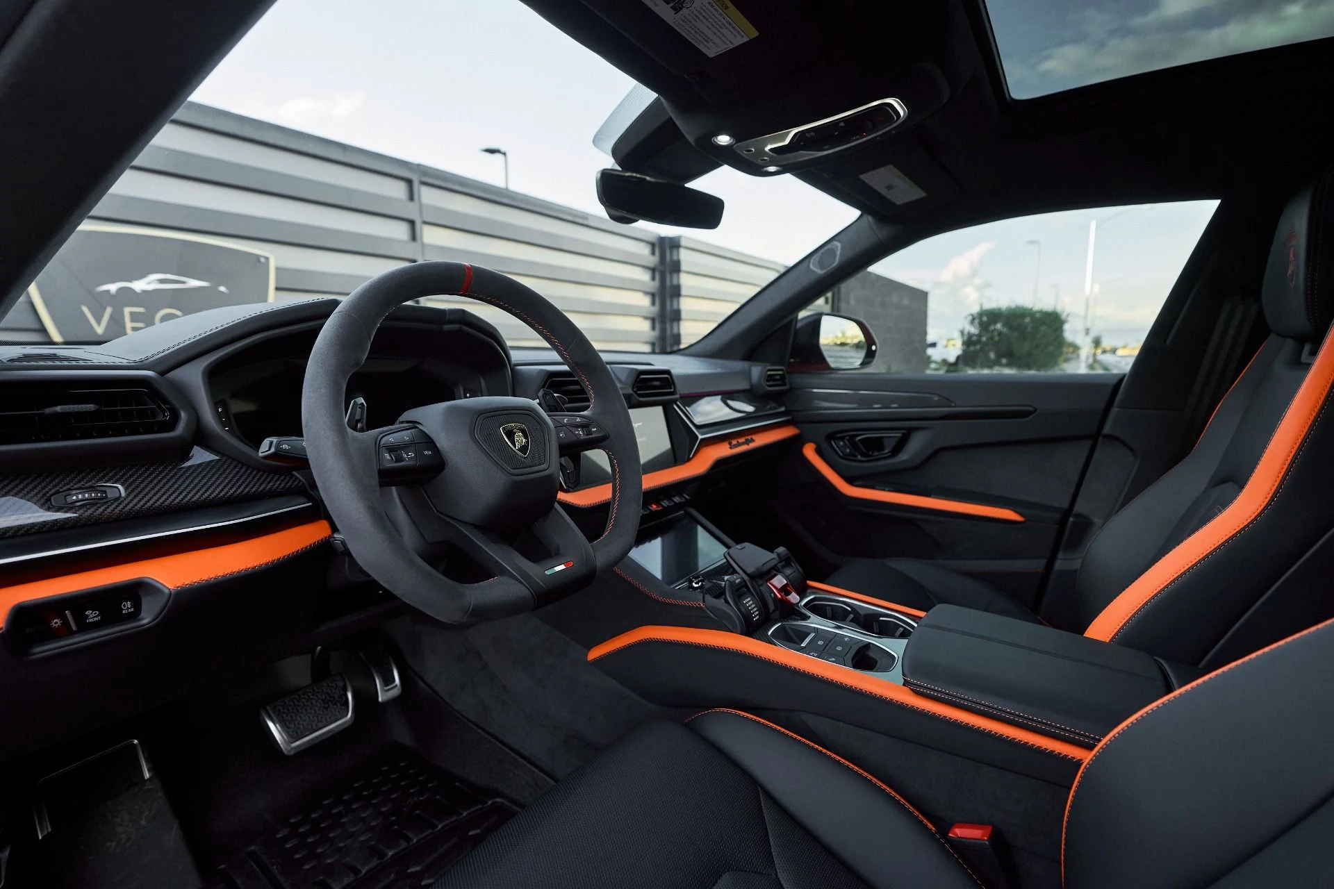 mph001_2810307889_Used_2025_Lamborghini_Urus_SE_1763604957_7316b706e4