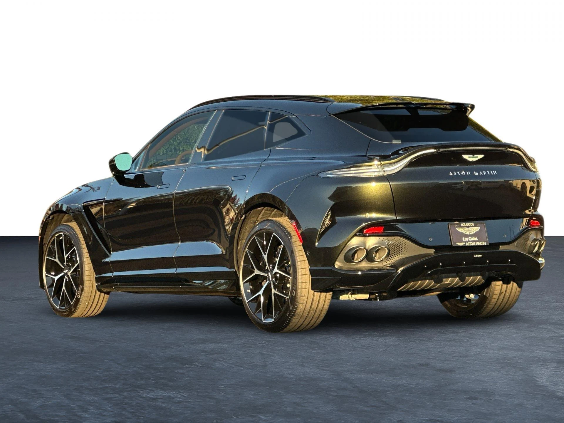 mph001_2811965520_New_2026_Aston_Martin_DBX_707_1765379211_214d4909b3