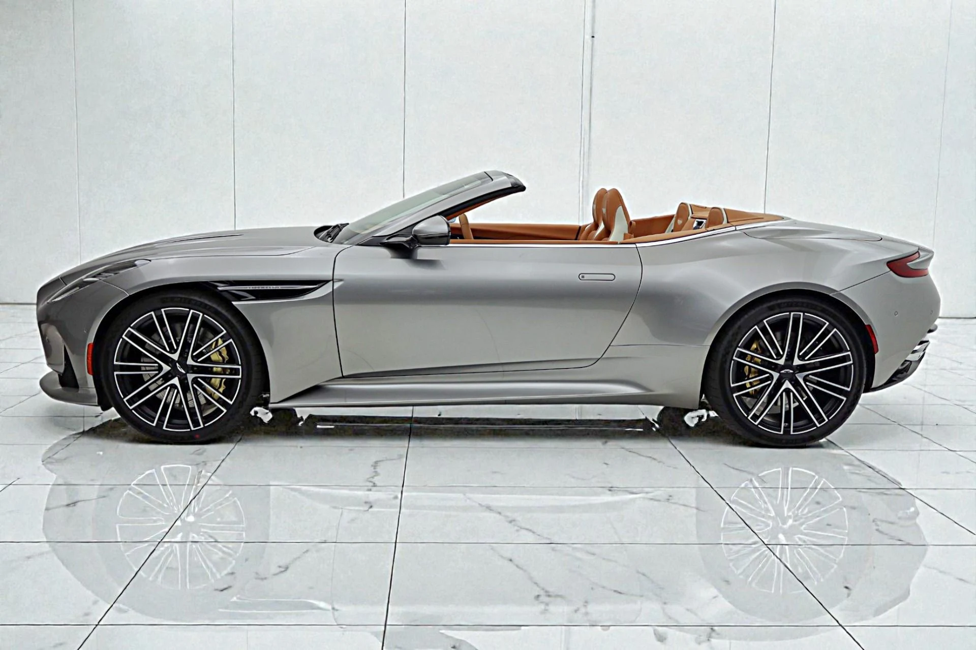 mph001_2817751980_New_2026_Aston_Martin_DB_12_Volante_4530034eb8