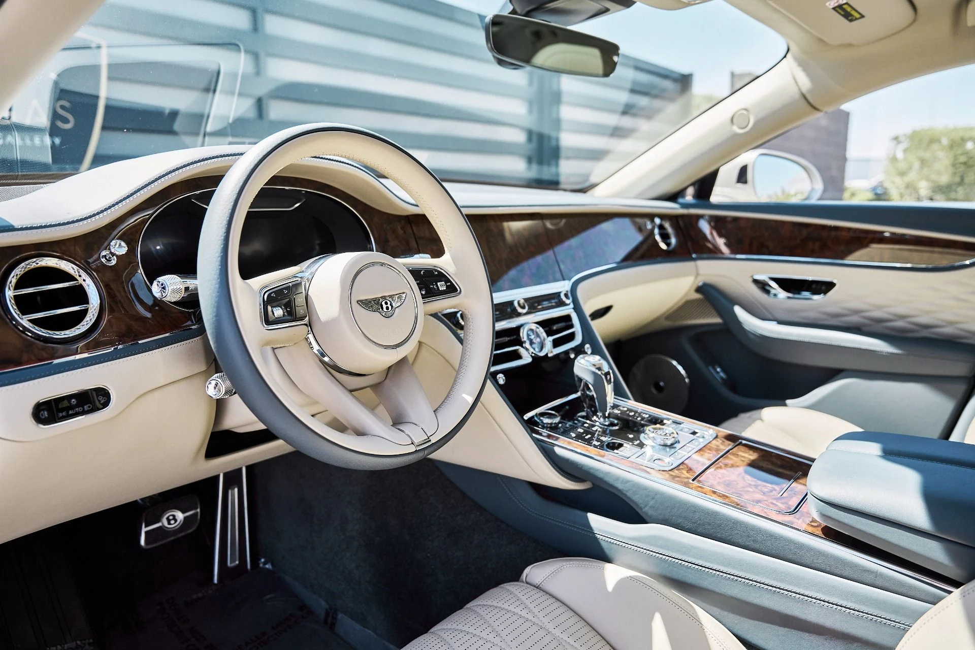 mph001_2825766358_Used_2022_Bentley_Flying_Spur_W12_1781228986_133a052f3a