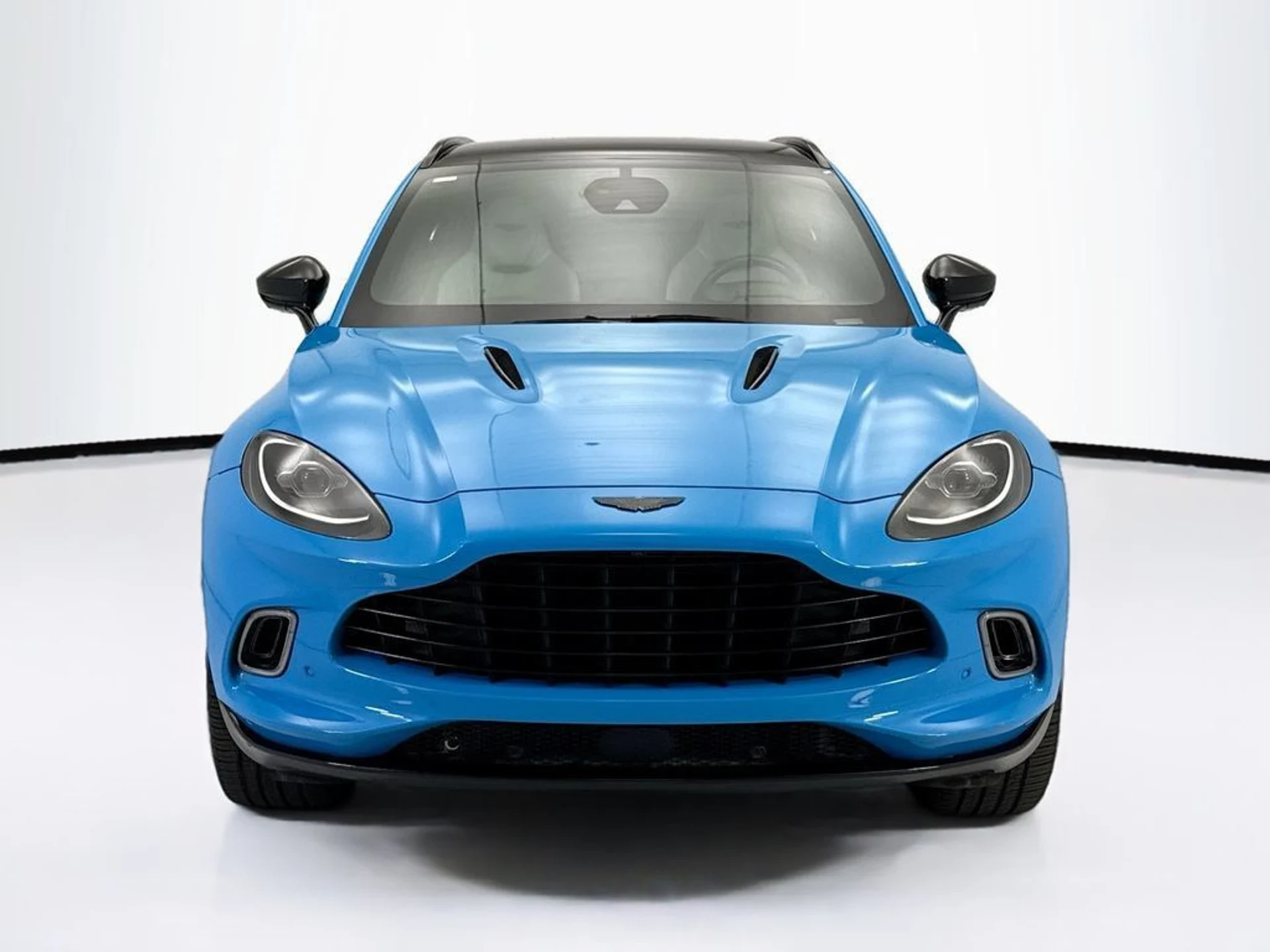 mph001_2831608677_used_2022_aston_martin_dbx_awd_8119_23031859_2_1024_6ea66f6964