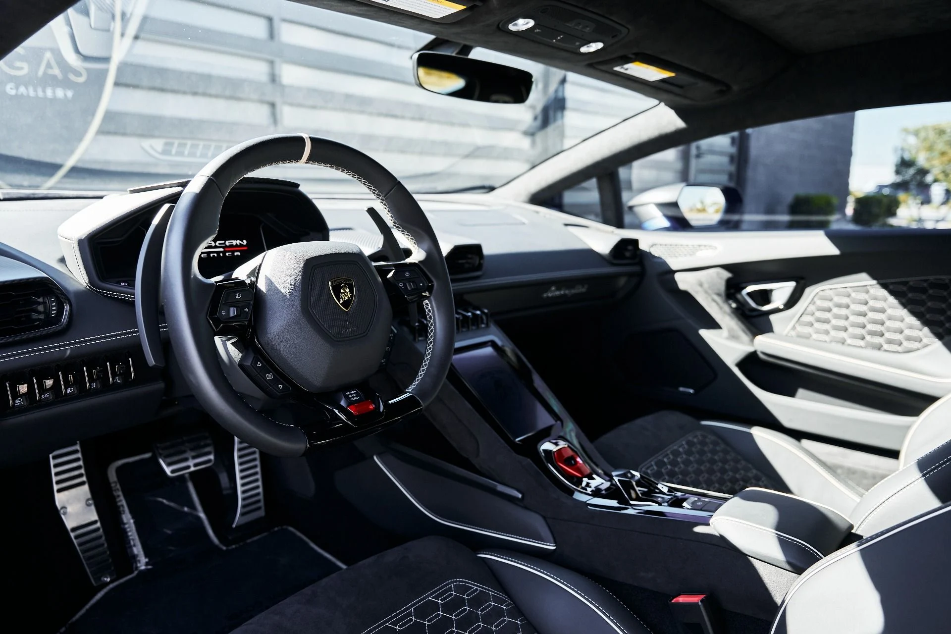 mph001_2835463622_Used_2023_Lamborghini_Huracan_Tecnica_Base_1774403118_4649fe5e55