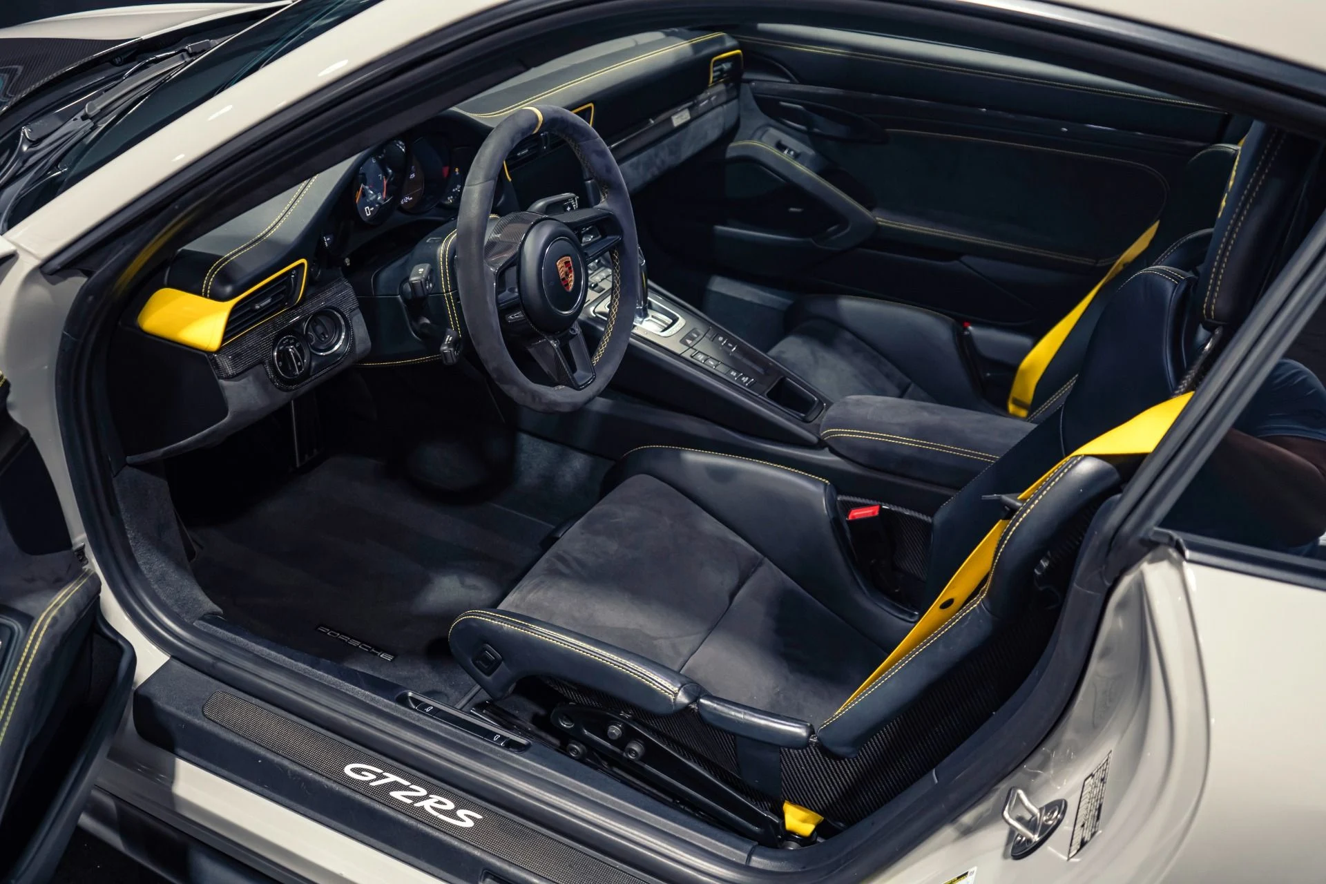 mph001_2835628611_Used_2018_Porsche_911_GT_2_RS_1774897030_9bdf7dfb6e