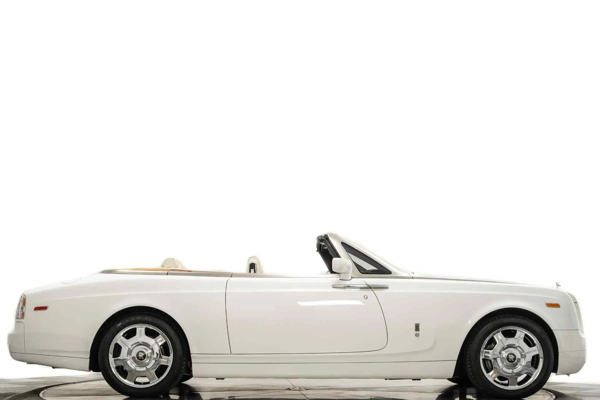 mph001_2837511444_Used_2008_Rolls_Royce_Phantom_Drophead_Coupe_Teak_Decking_Stainless_Bonnet_1780339567_63dedd477c