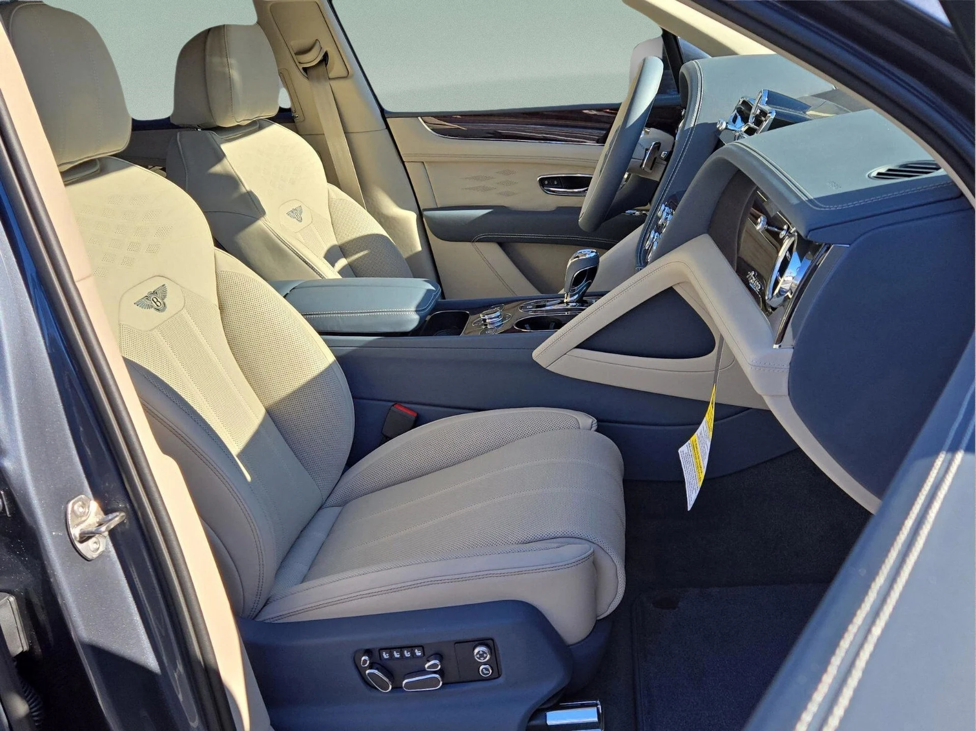 mph001_2841150134_a23a97bc2b0bcded277e5967e11ea420x_97713a2e55