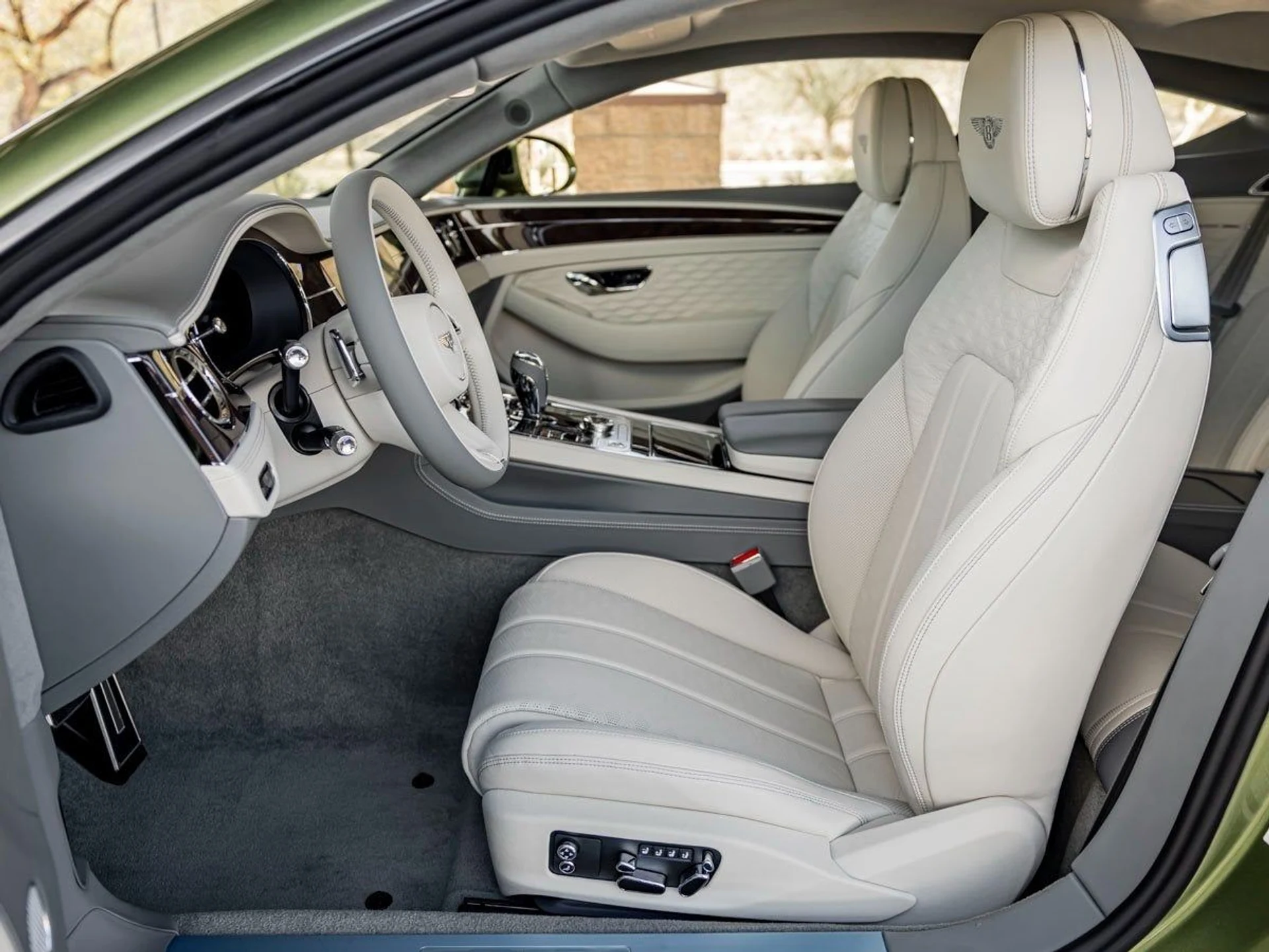 mph001_2841423694_2_e3658973a8