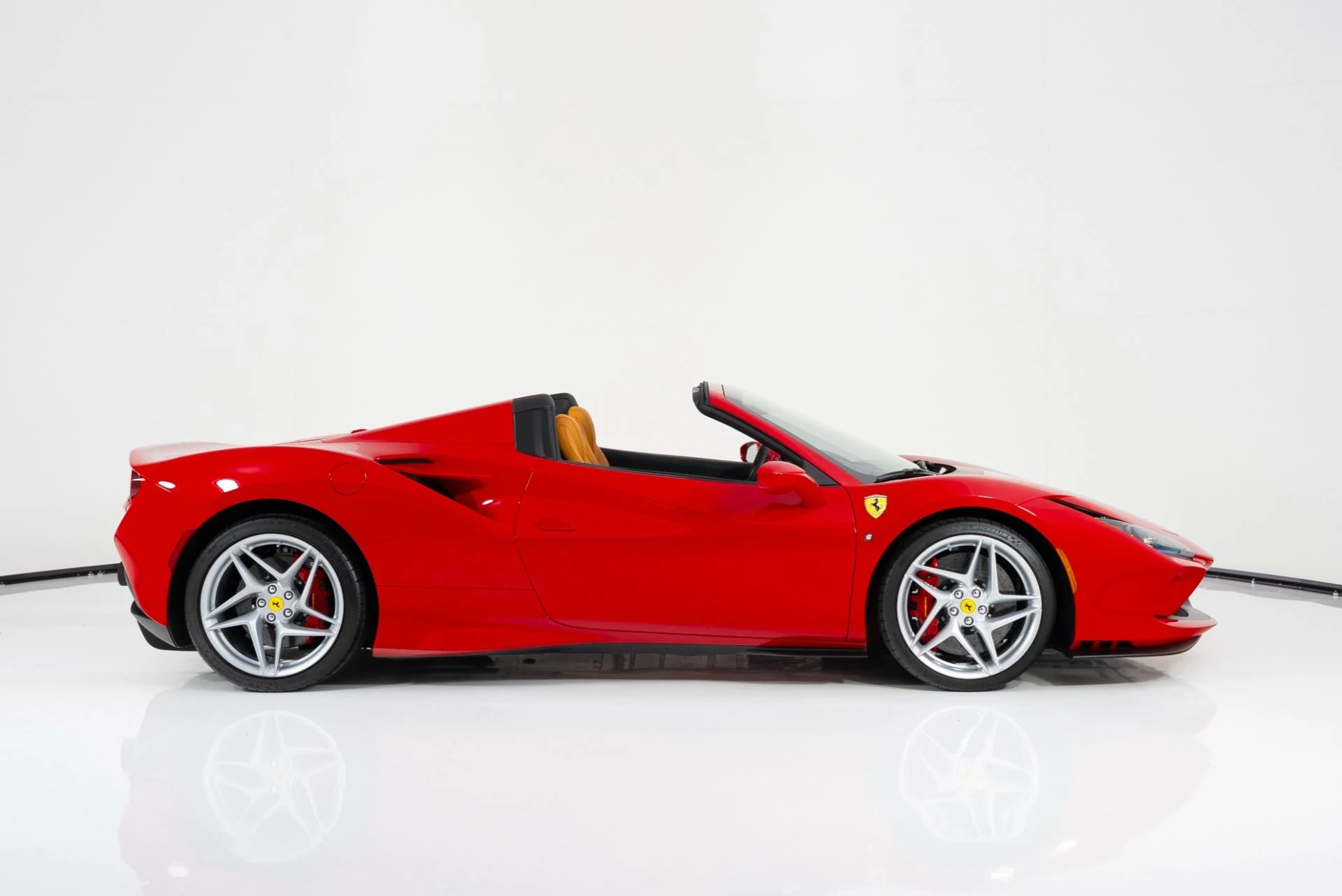 mph001_2842026351_Used_2021_Ferrari_F8_Spider_1757957100_4951eab57c
