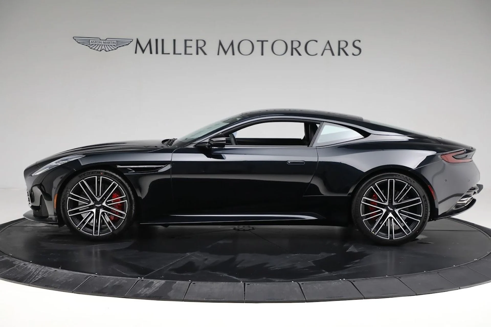 mph001_2865693384_Used_2024_Aston_Martin_DB_12_V8_8d2218349a