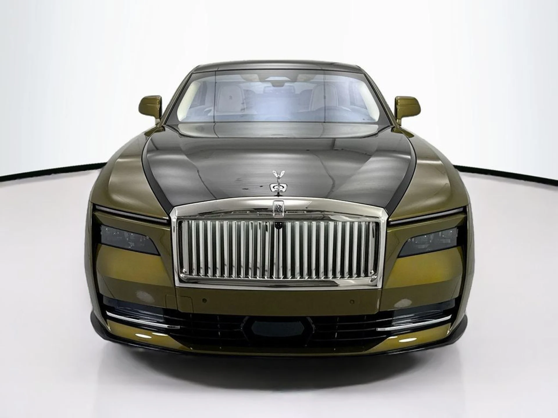 mph001_2885780662_used_2026_rolls_royce_spectre_coupe_8119_23019329_2_1024_034f89be3b