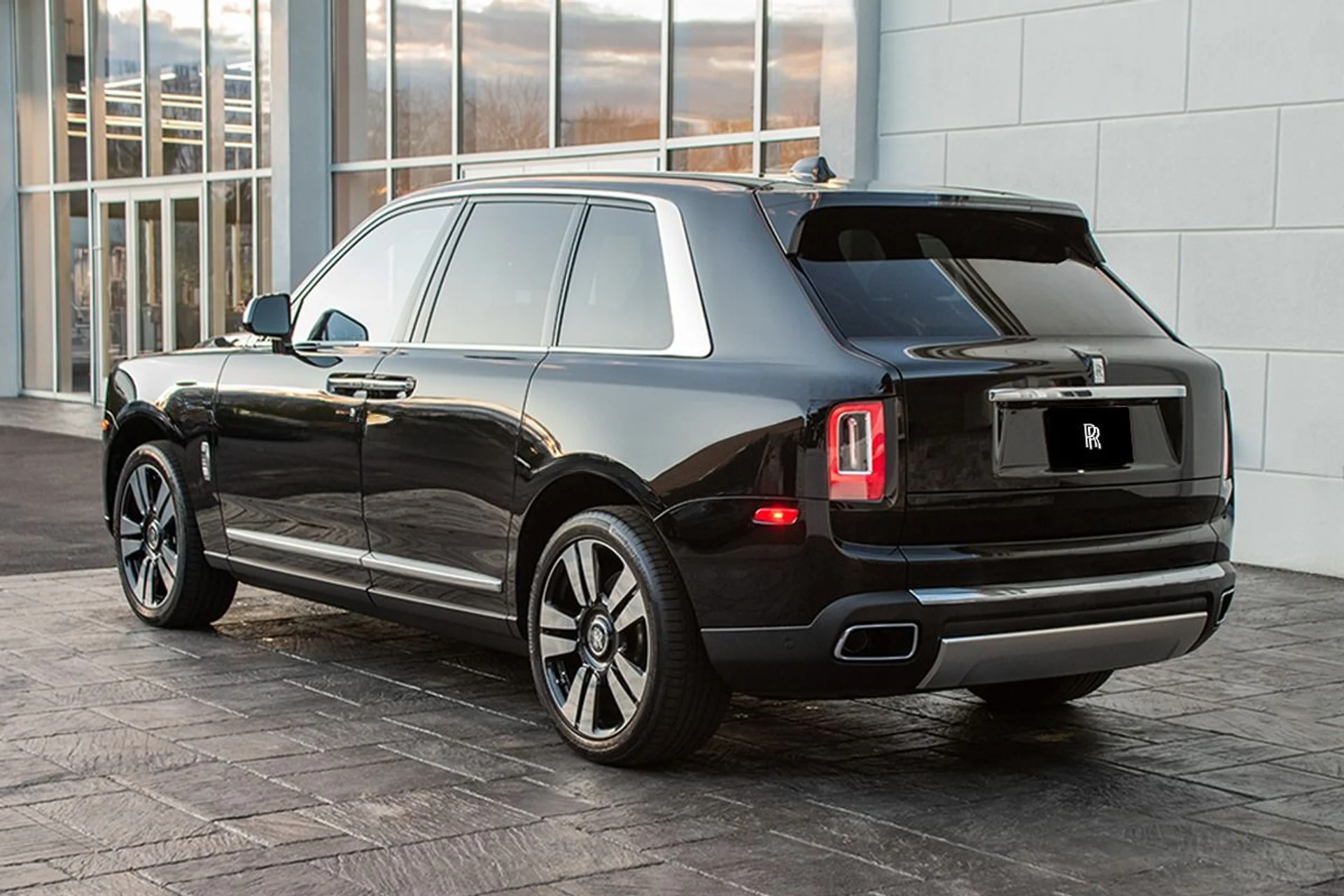 mph001_2889660688_Used_2019_Rolls_Royce_Cullinan_1739029975_5056f607ae