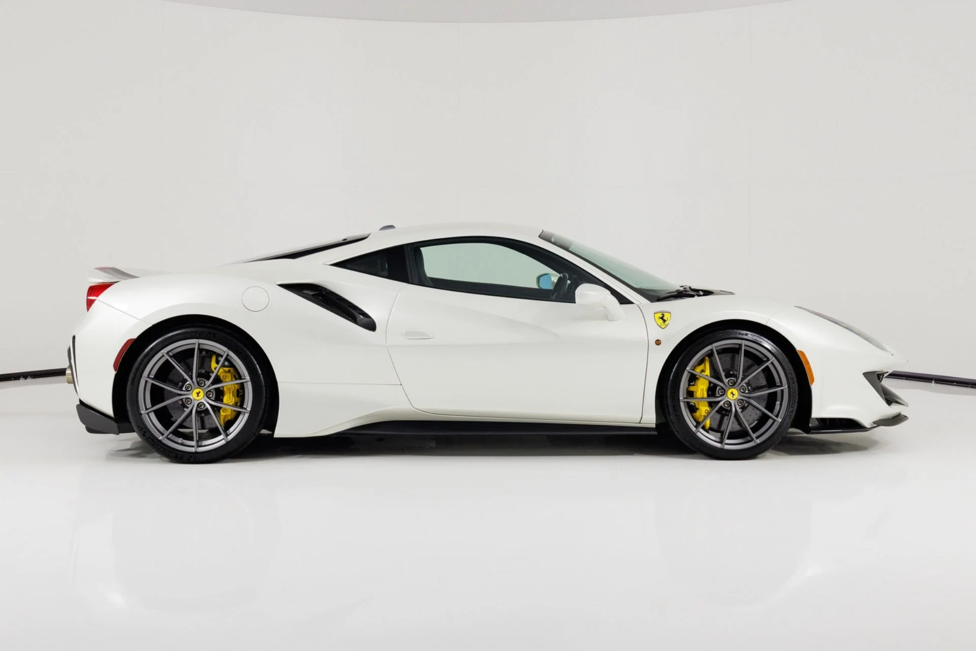 mph001_2889672455_Used_2020_Ferrari_488_Pista_1791475678_9ae432904f