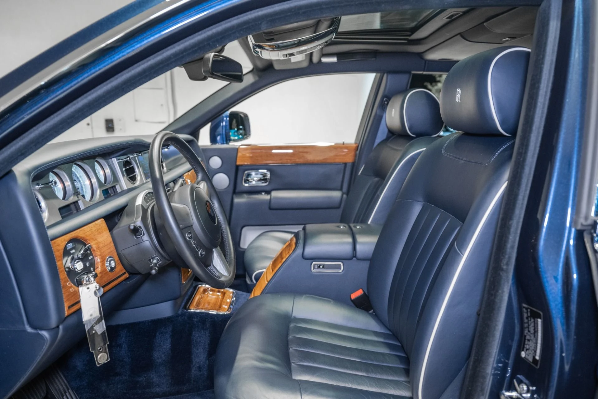 mph001_2889832301_Used_2011_Rolls_Royce_Phantom_1782236449_f9763bf575