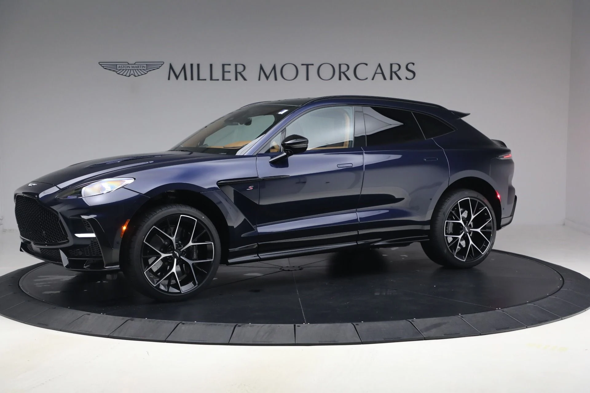 mph001_2889866023_New_2026_Aston_Martin_DBX_S_1792514602_6036863bda