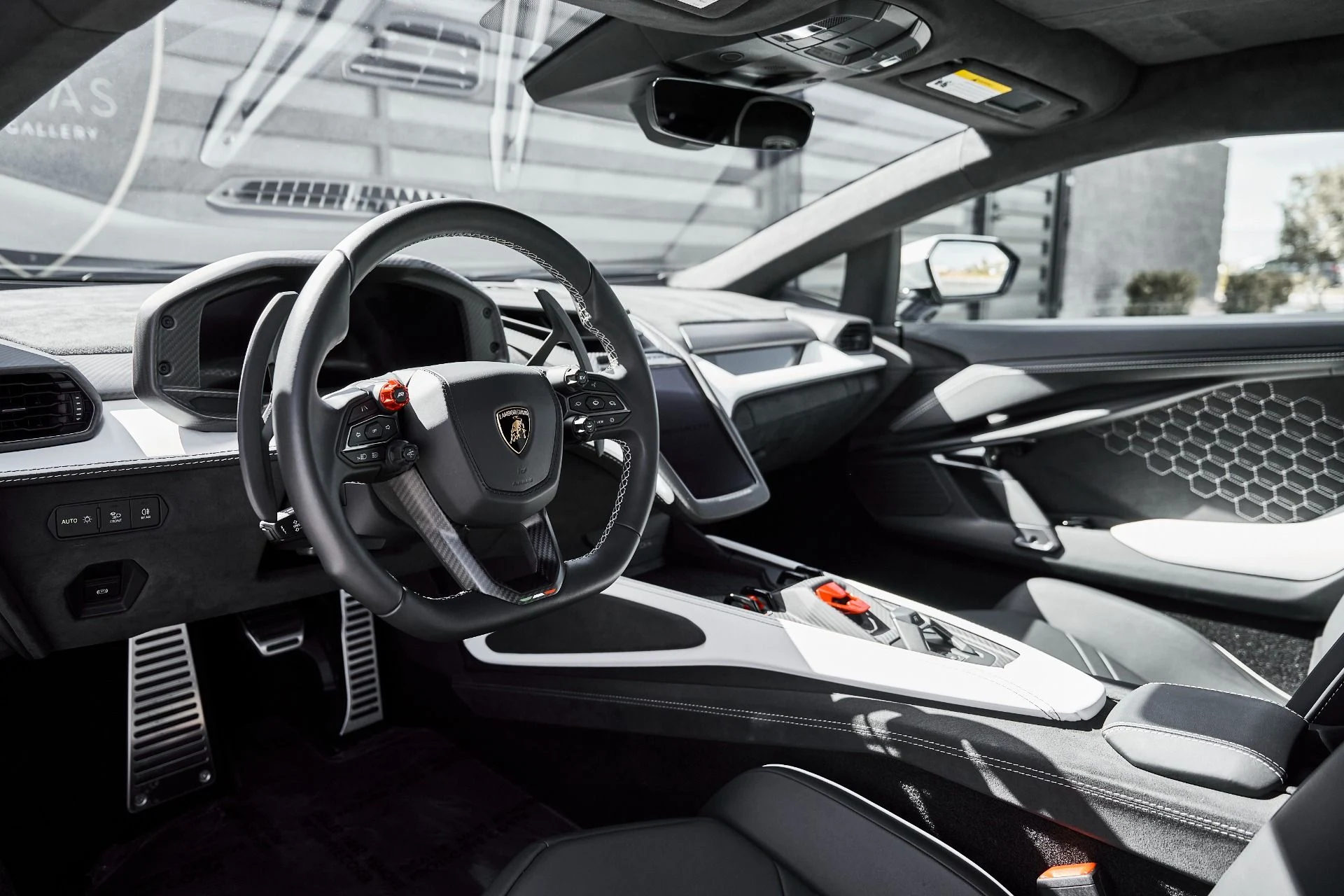 mph001_2890823710_Used_2026_Lamborghini_Revuelto_Base_1777078344_38254f08a0