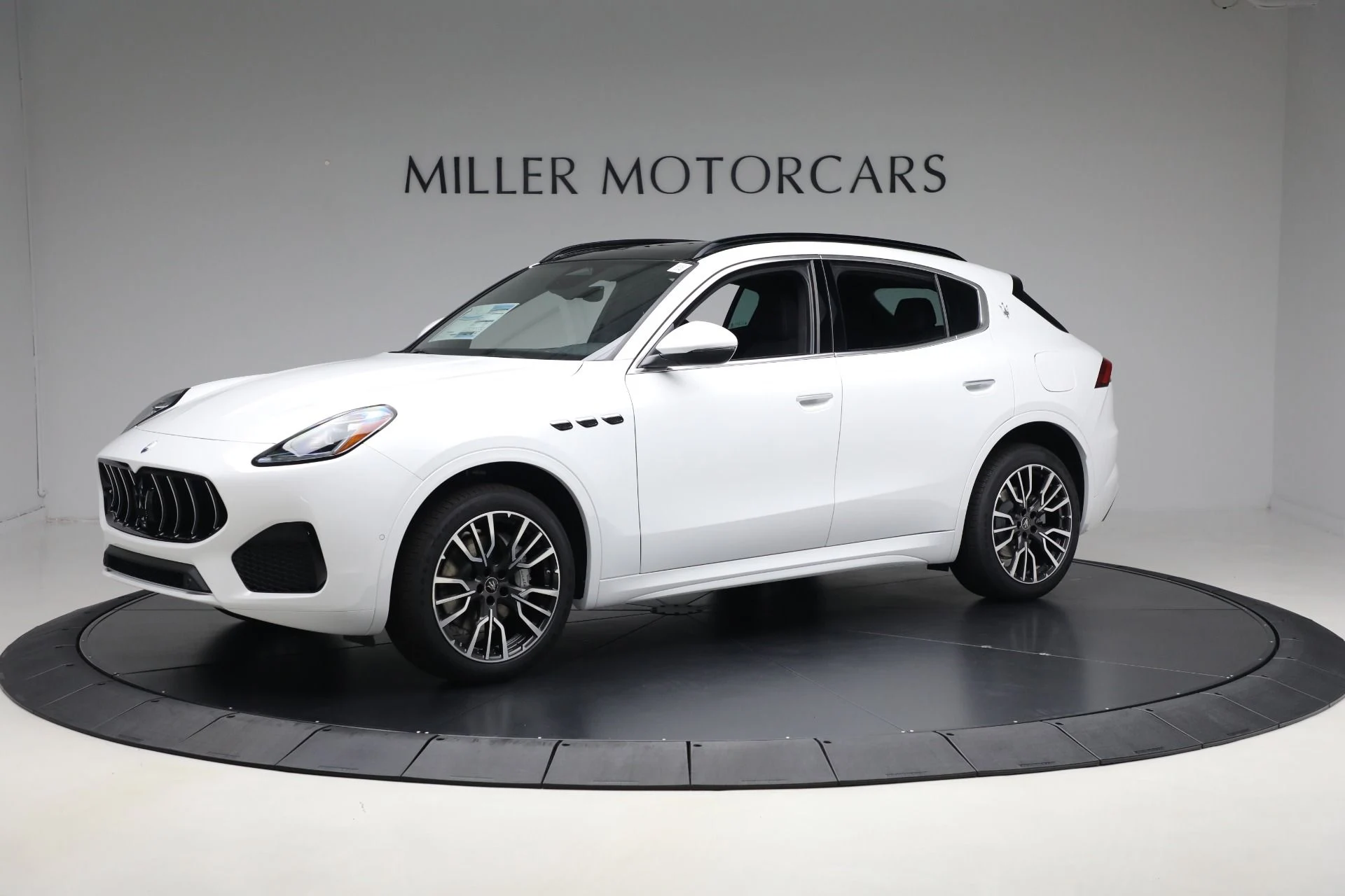 mph001_289202238_New_2025_Maserati_Grecale_741f589524