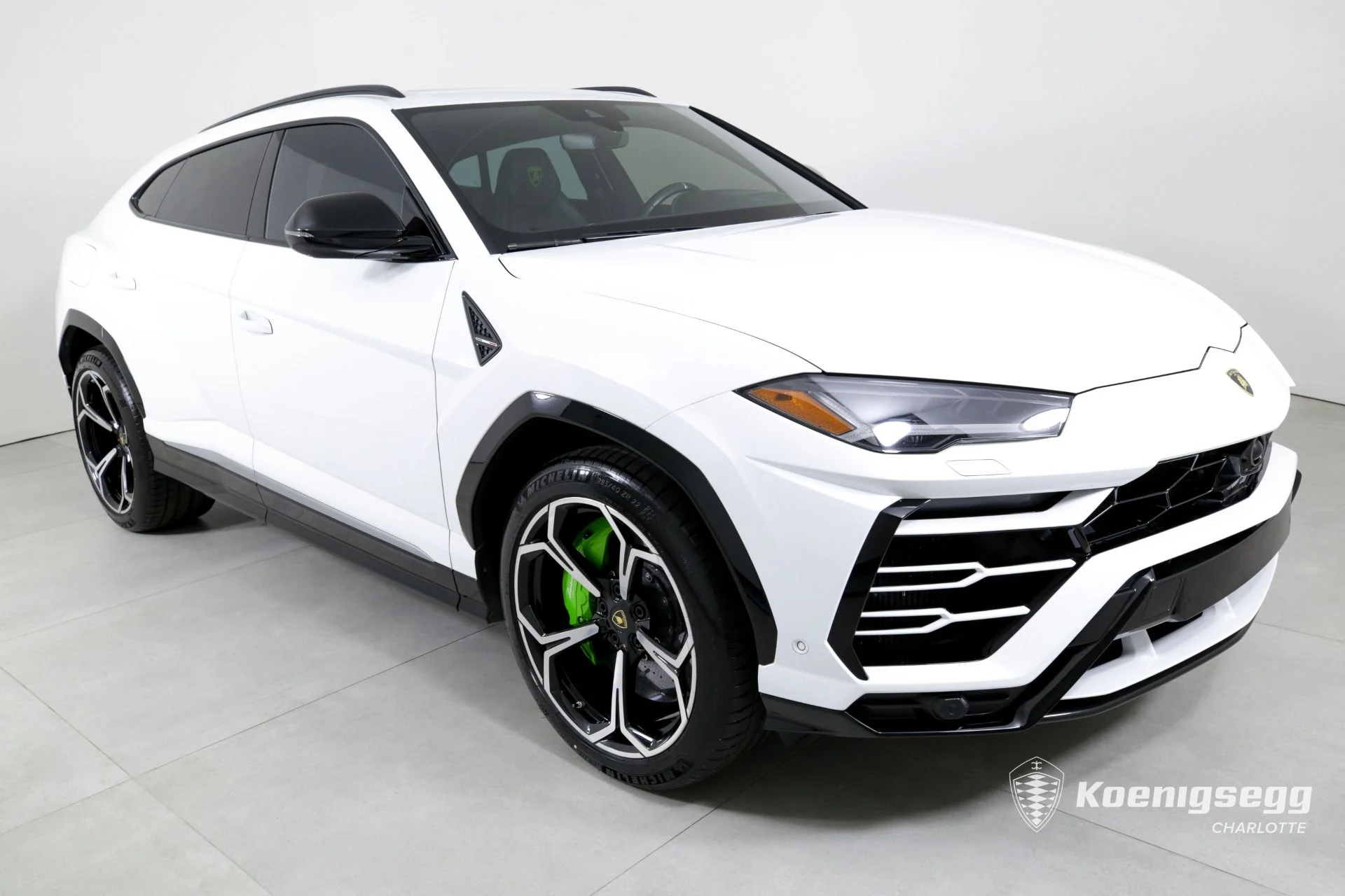 mph001_2895838437_Used_2019_Lamborghini_Urus_1714496214_6f92d34204