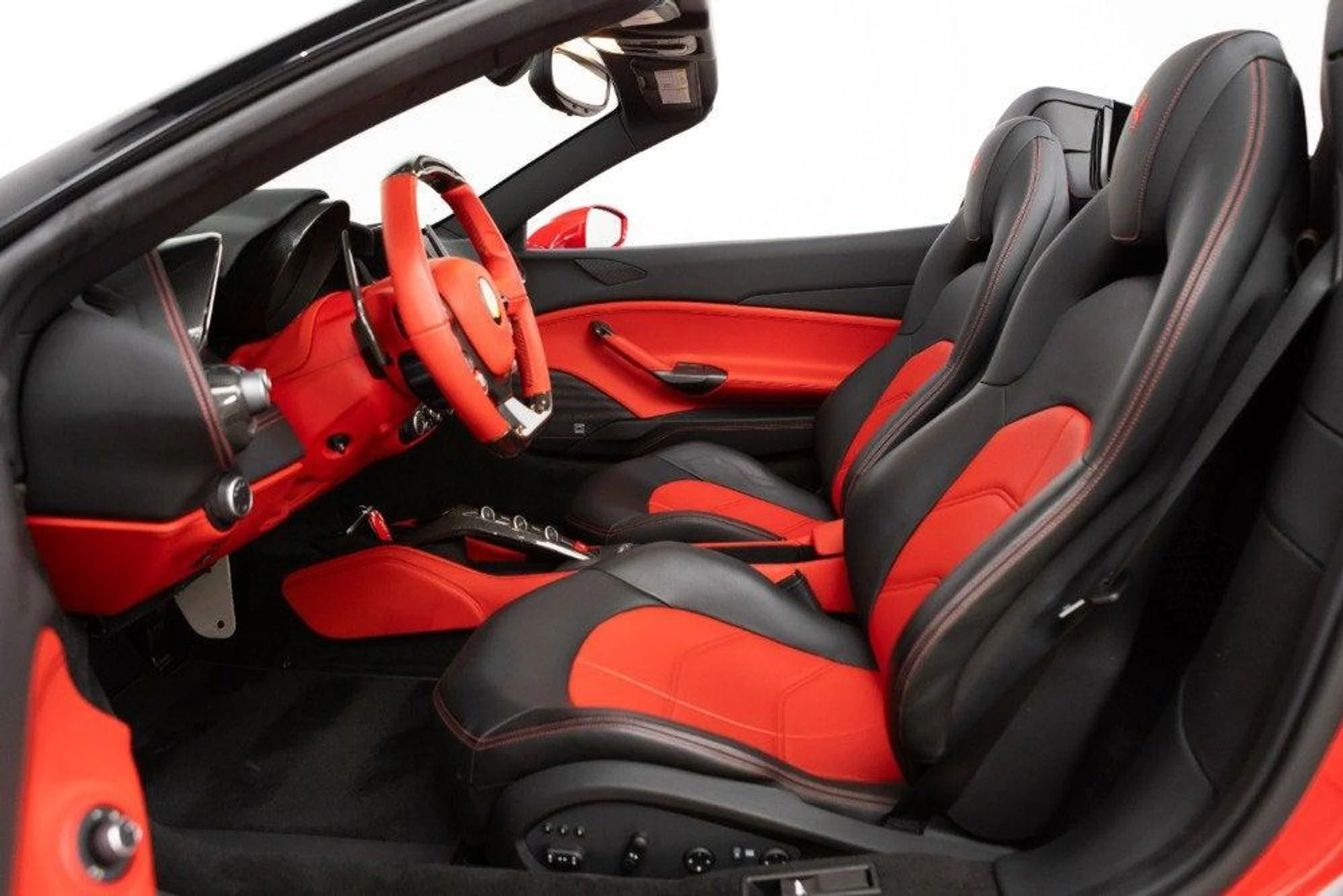 mph001_2908706510_Used_2019_Ferrari_488_Spider_1770938628_18a15280f2